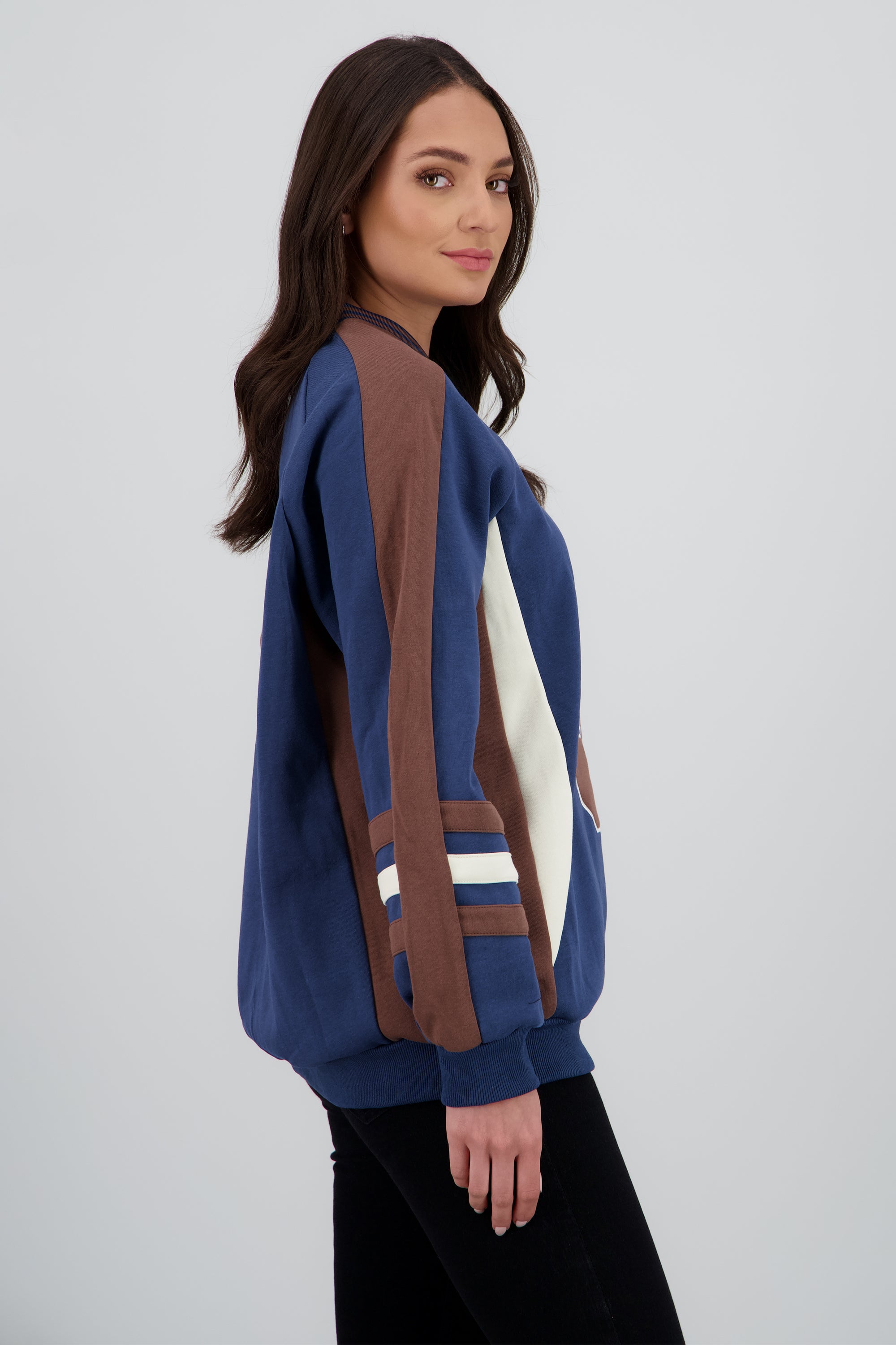 Sudadera detalle numero contraste MARINO