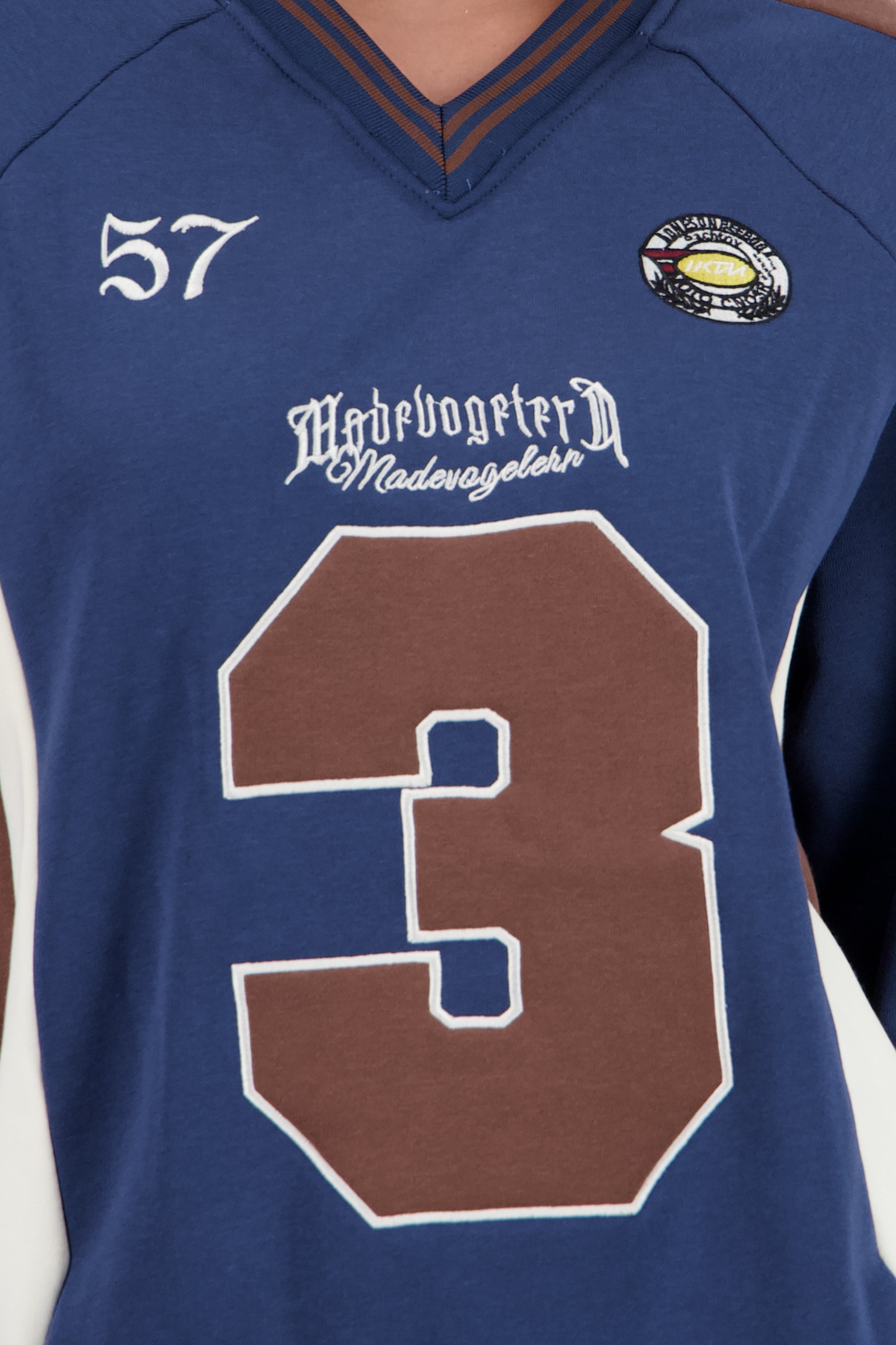 Sudadera detalle numero contraste MARINO