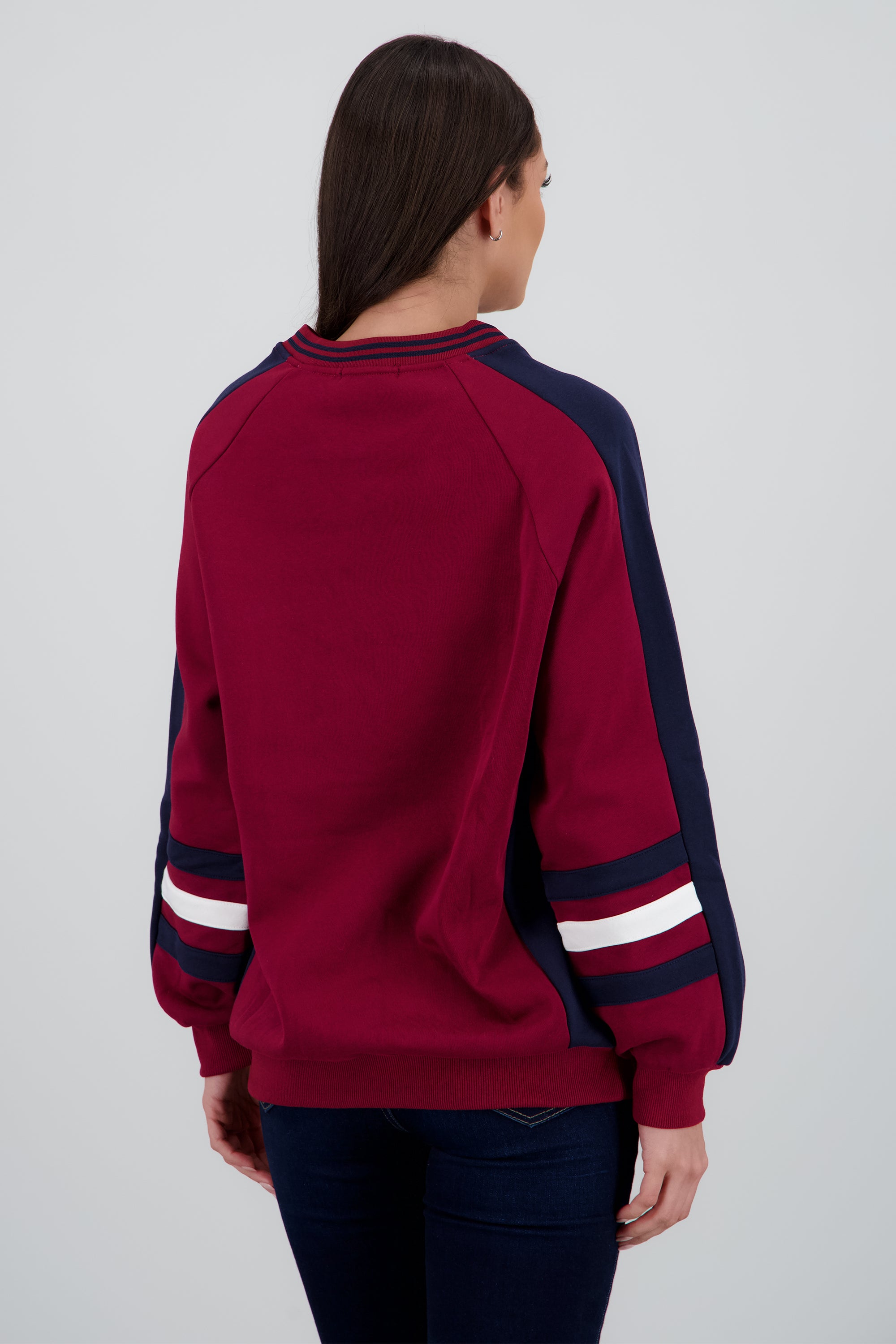 Sudadera detalle numero contraste CIRUELA