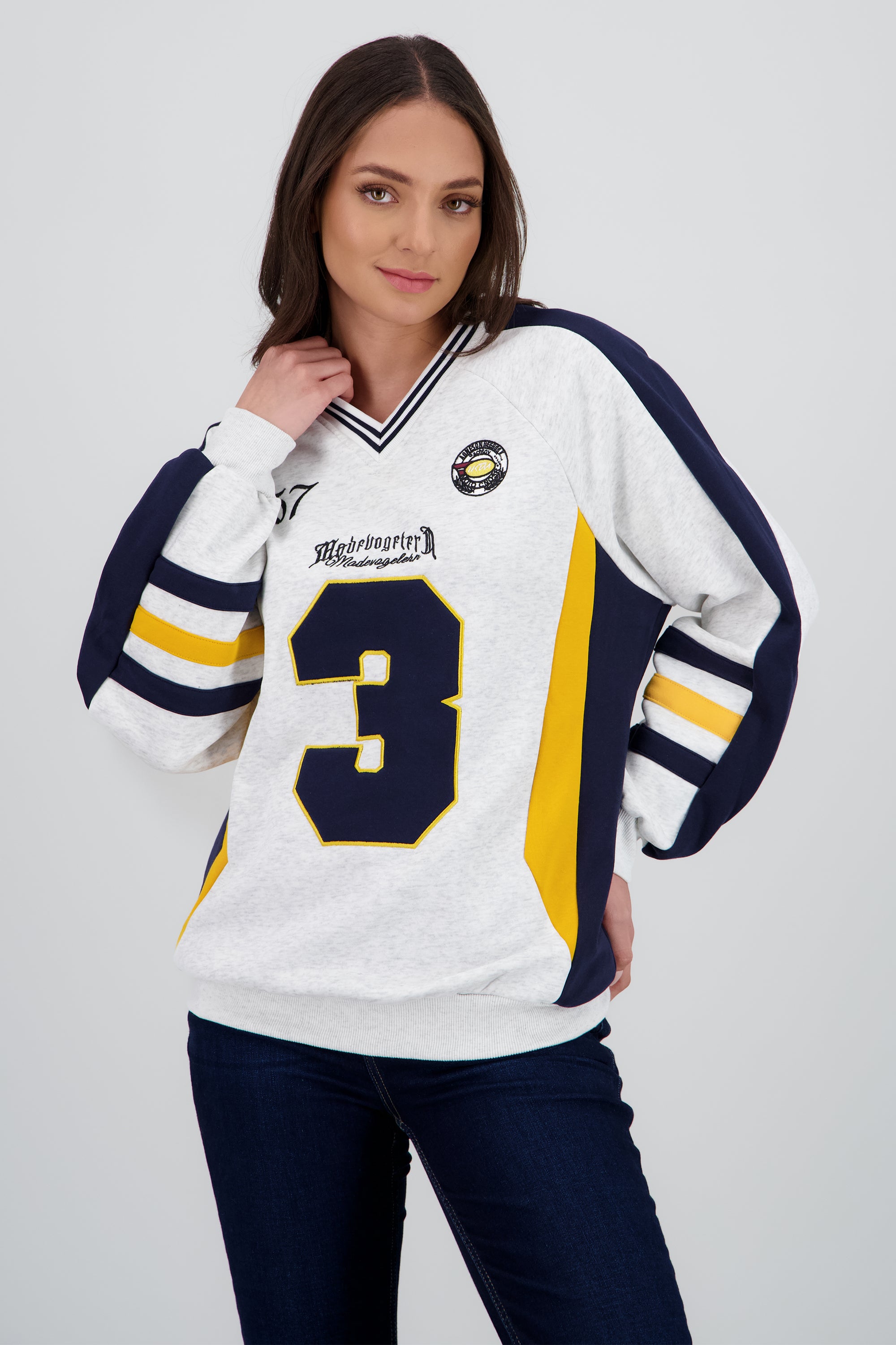 Sudadera detalle numero contraste GRIS