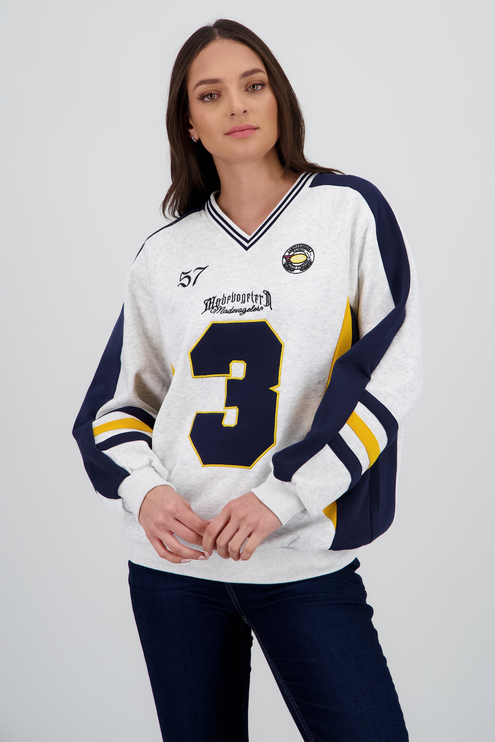 Sudadera detalle numero contraste GRIS