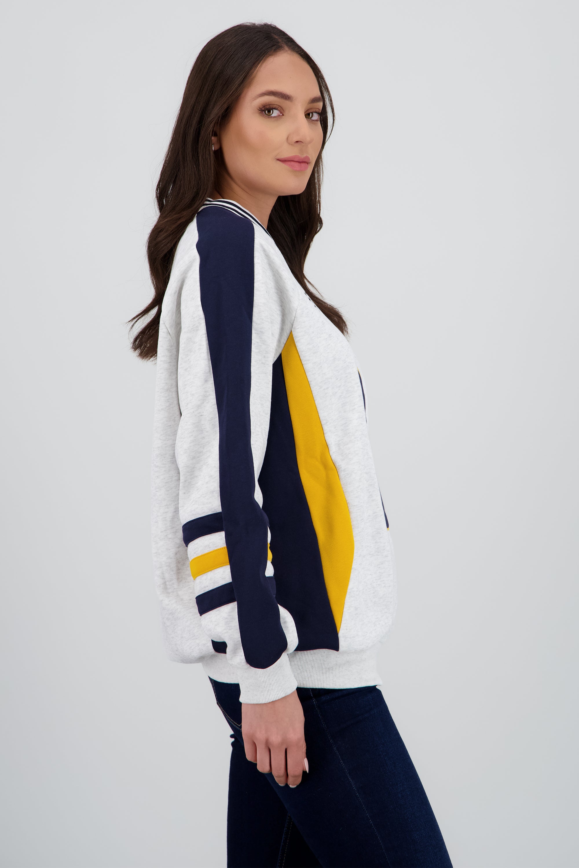 Sudadera detalle numero contraste GRIS