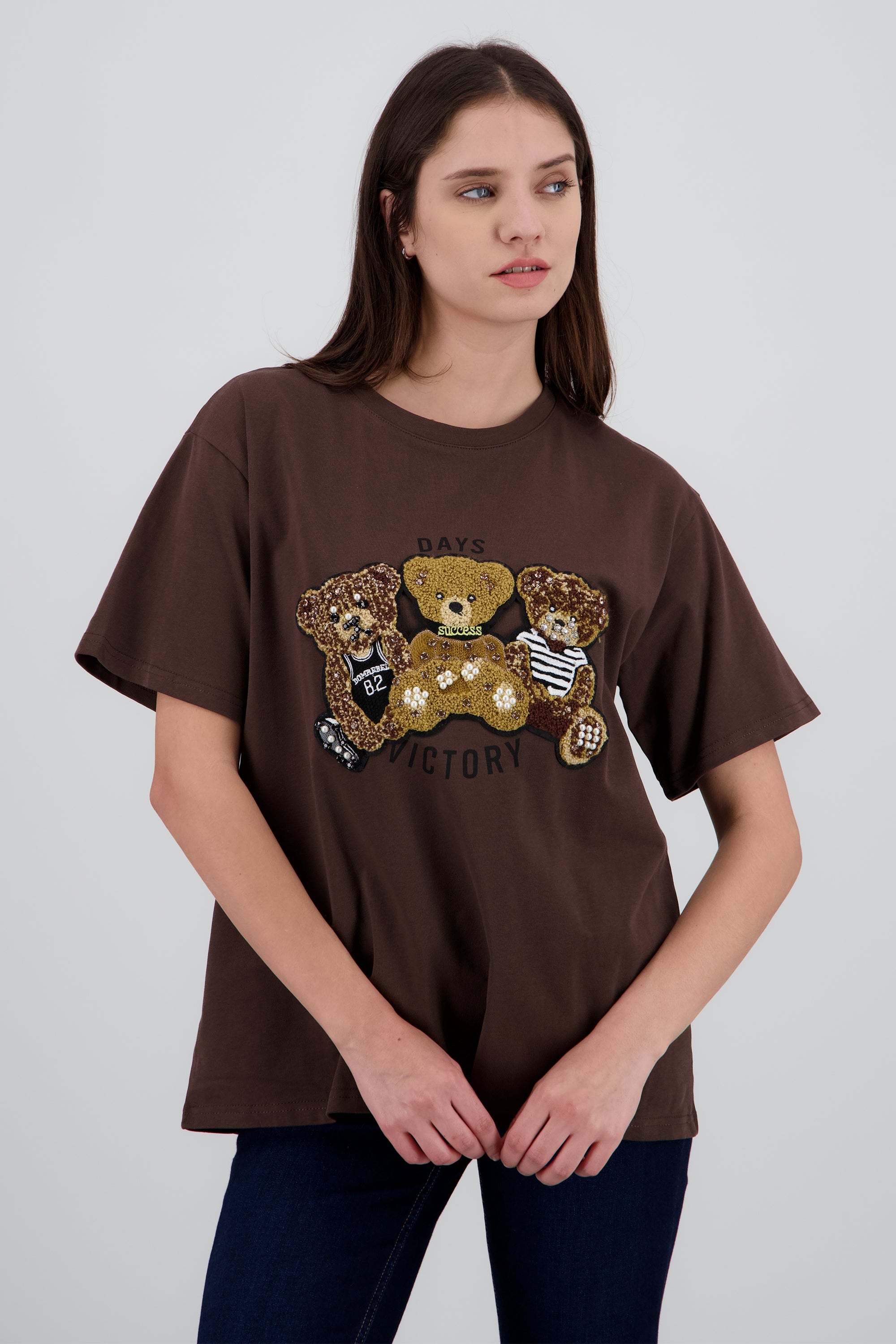 Playera manga corta detalle osos textura CHOCOLATE