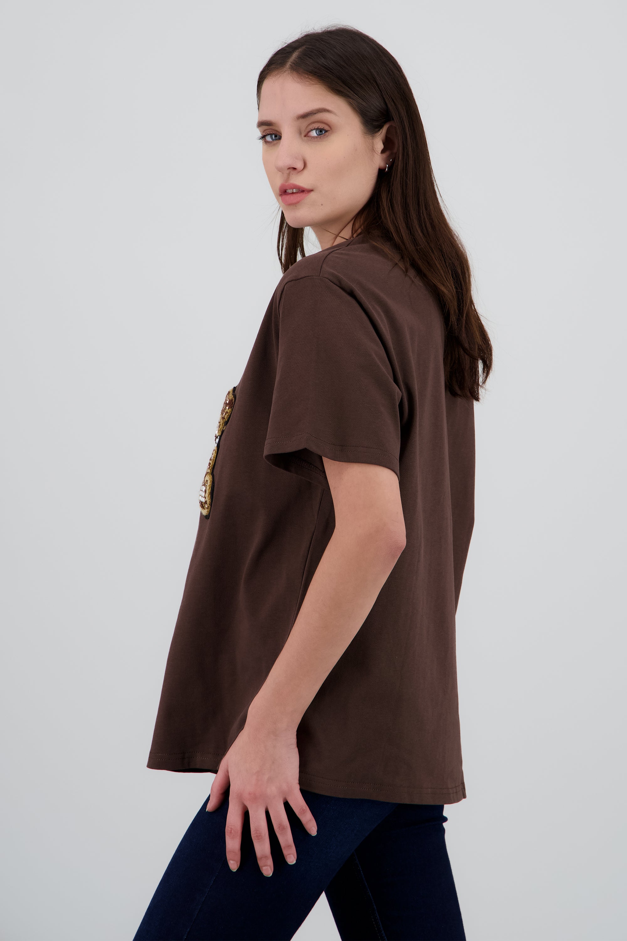 Playera manga corta detalle osos textura CHOCOLATE