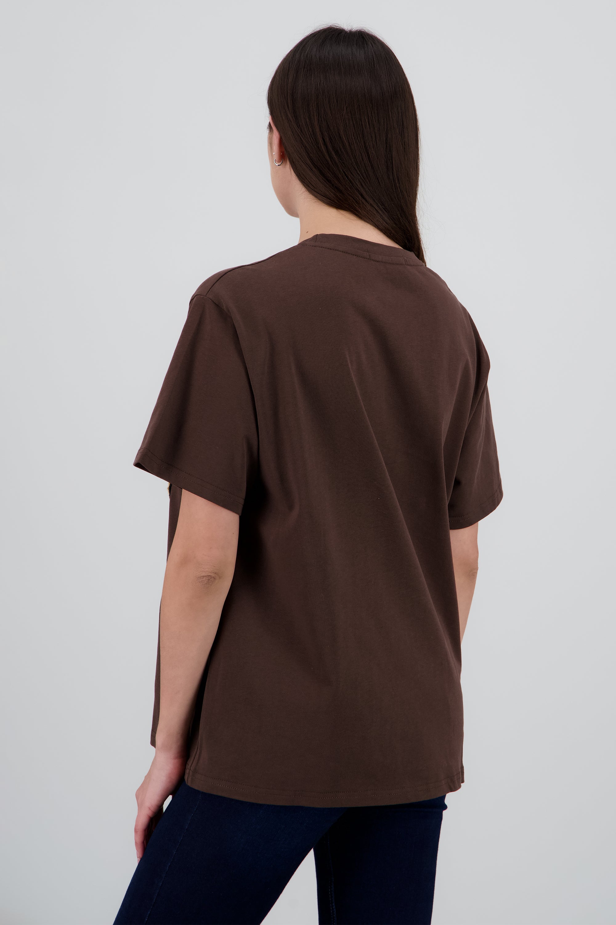 Playera manga corta detalle osos textura CHOCOLATE