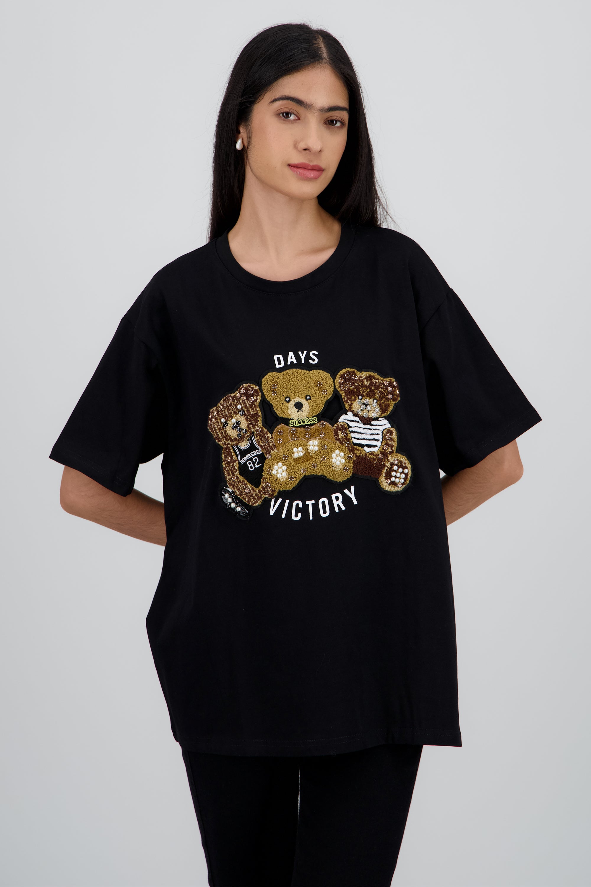 Playera manga corta detalle osos textura NEGRO