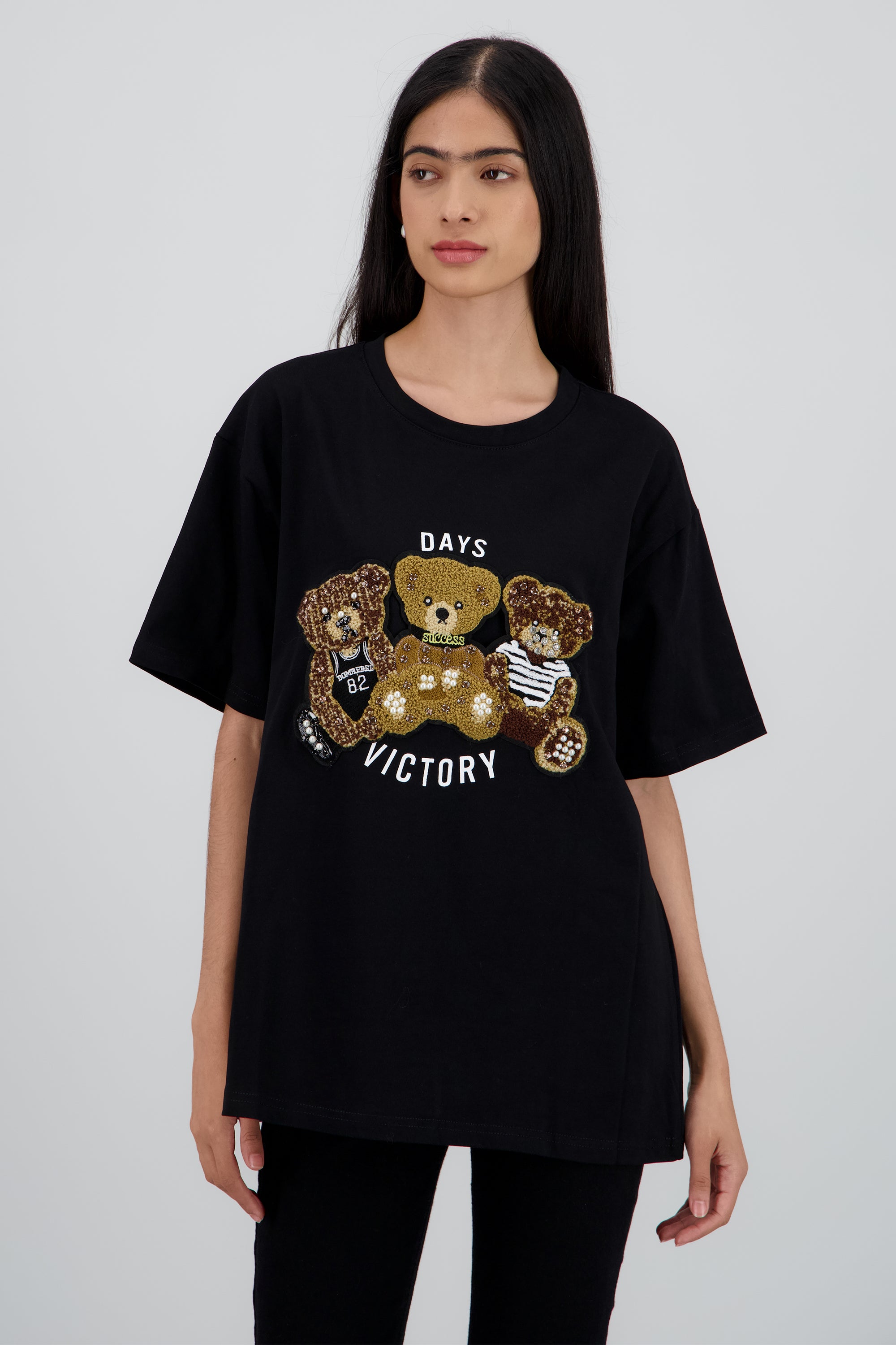 Playera manga corta detalle osos textura NEGRO