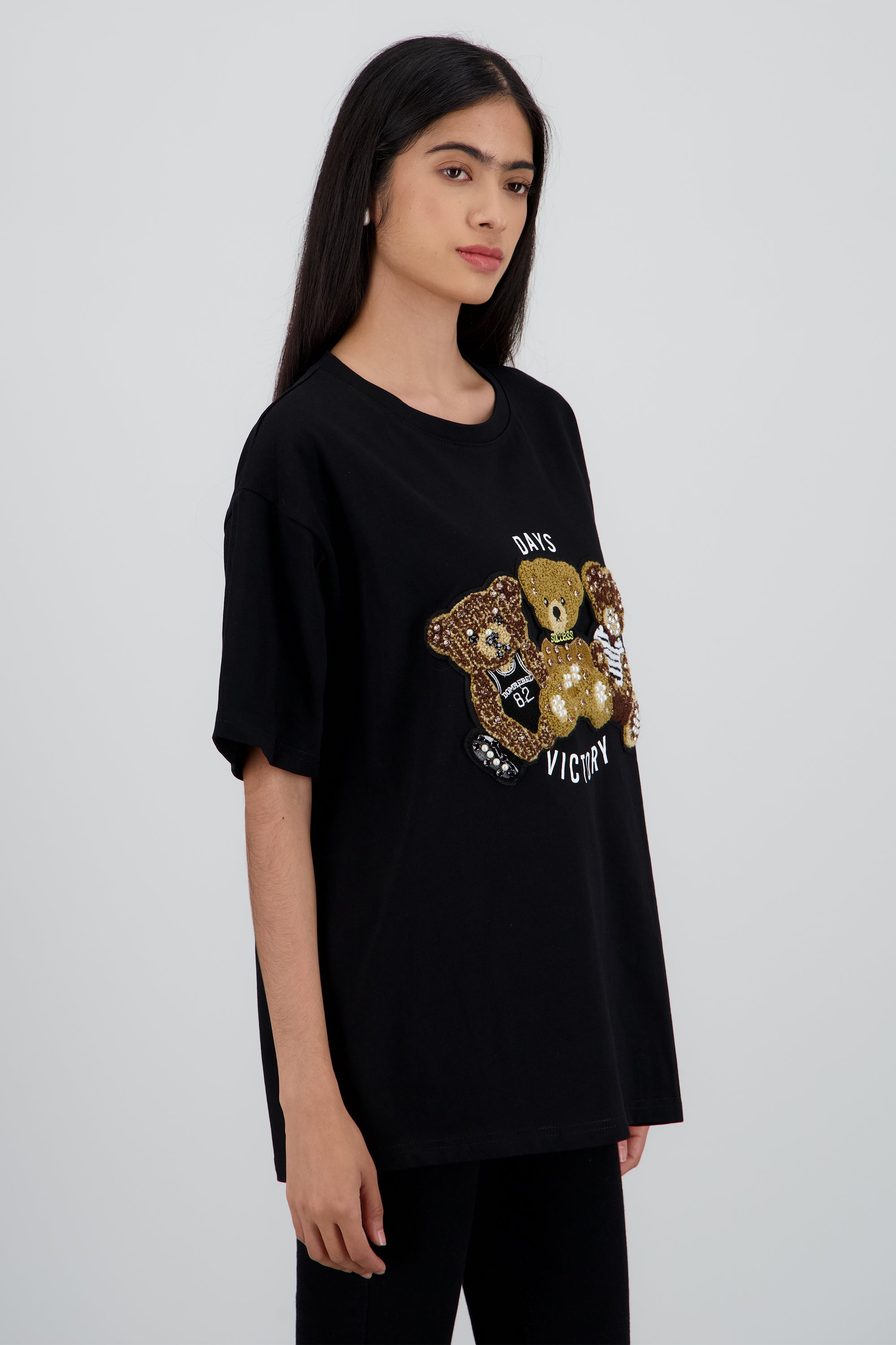 Playera manga corta detalle osos textura NEGRO