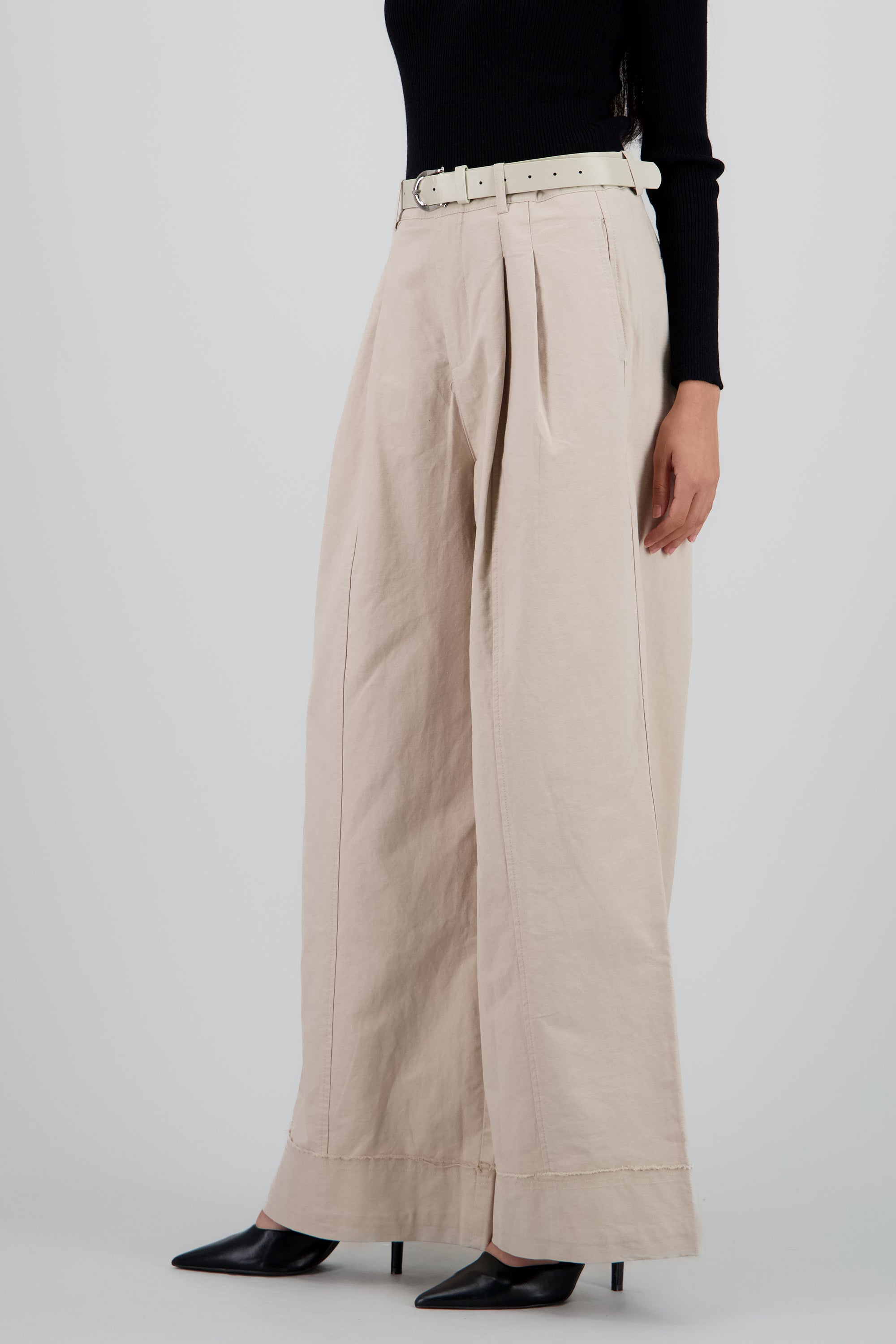 Pantalon amplio con cinturon BEIGE