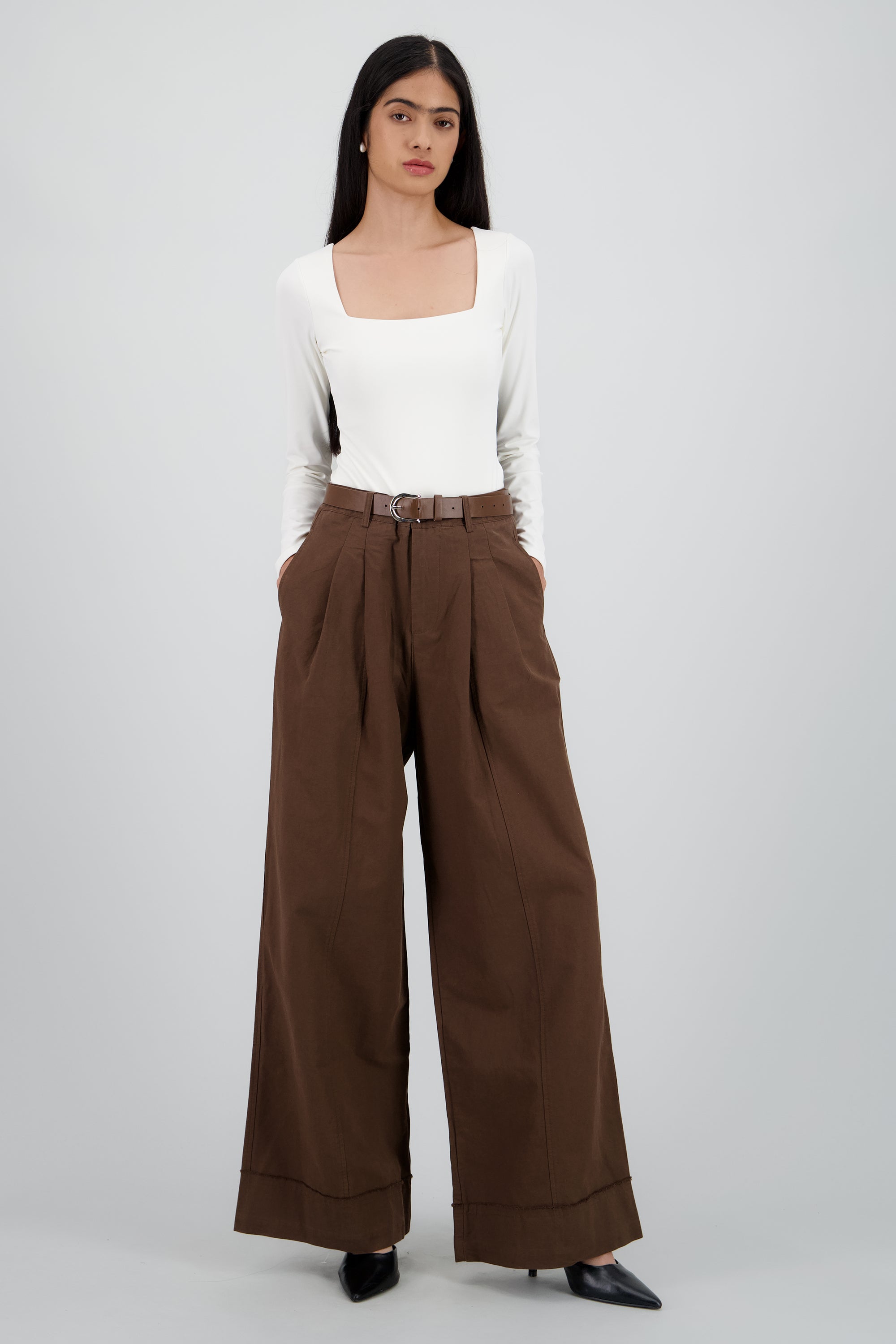 Pantalon amplio con cinturon CHOCOLATE