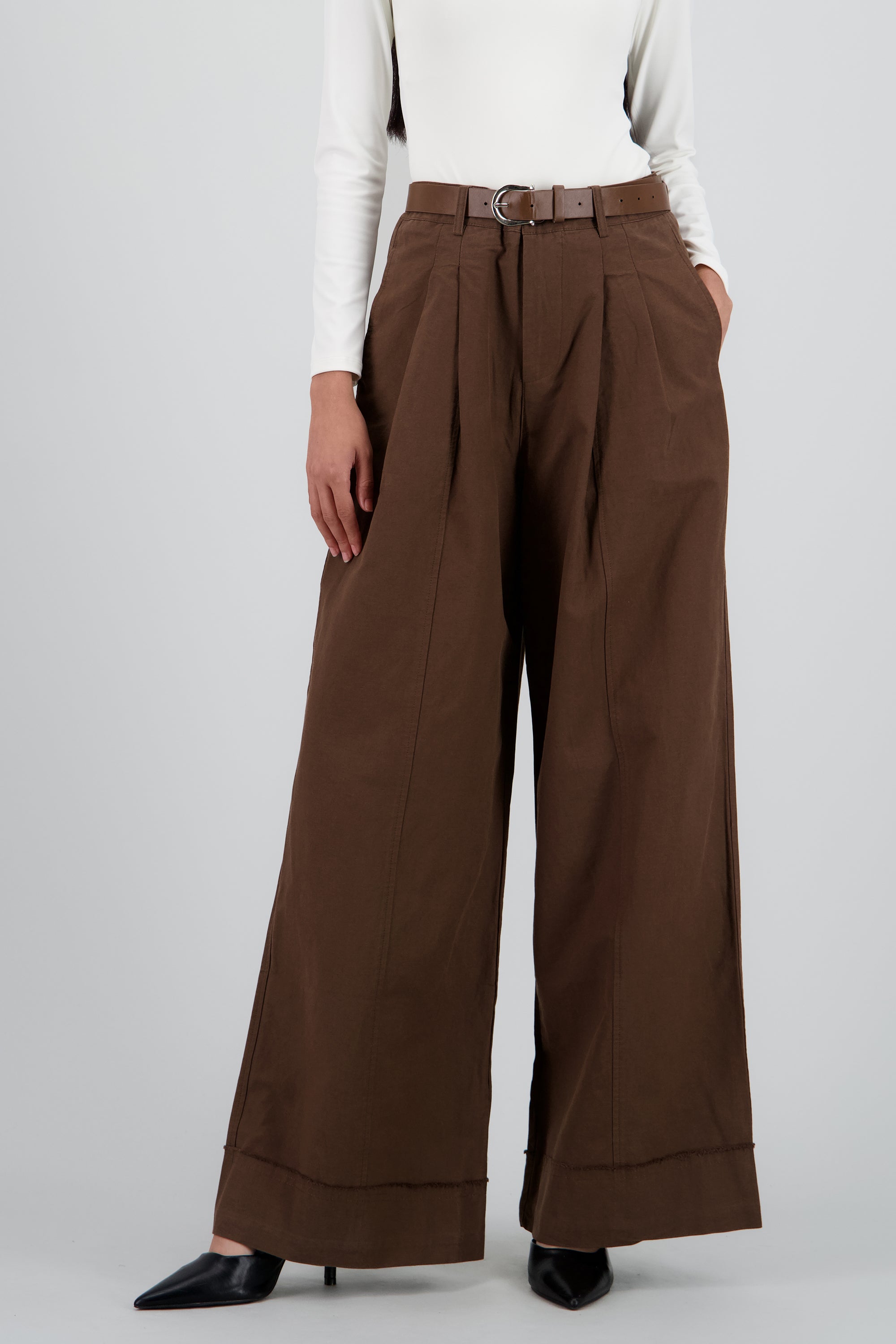 Pantalon amplio con cinturon CHOCOLATE