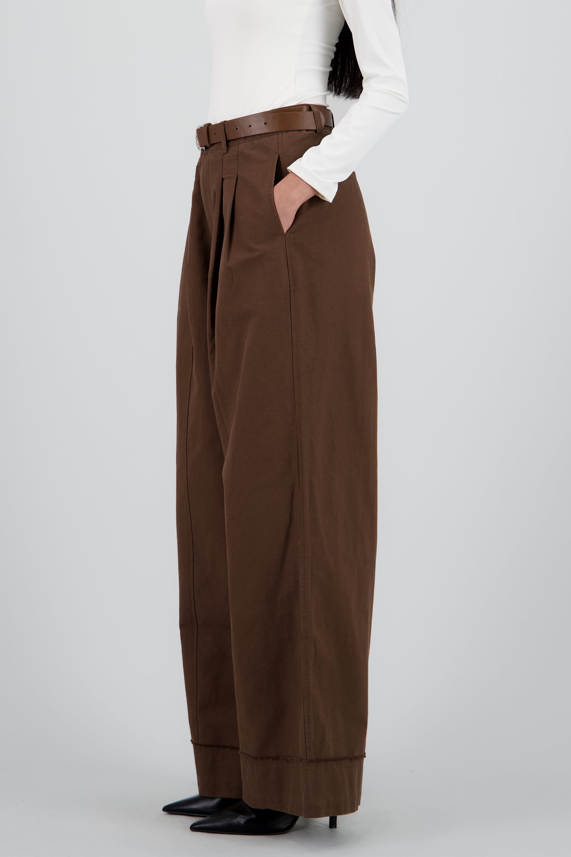 Pantalon amplio con cinturon CHOCOLATE