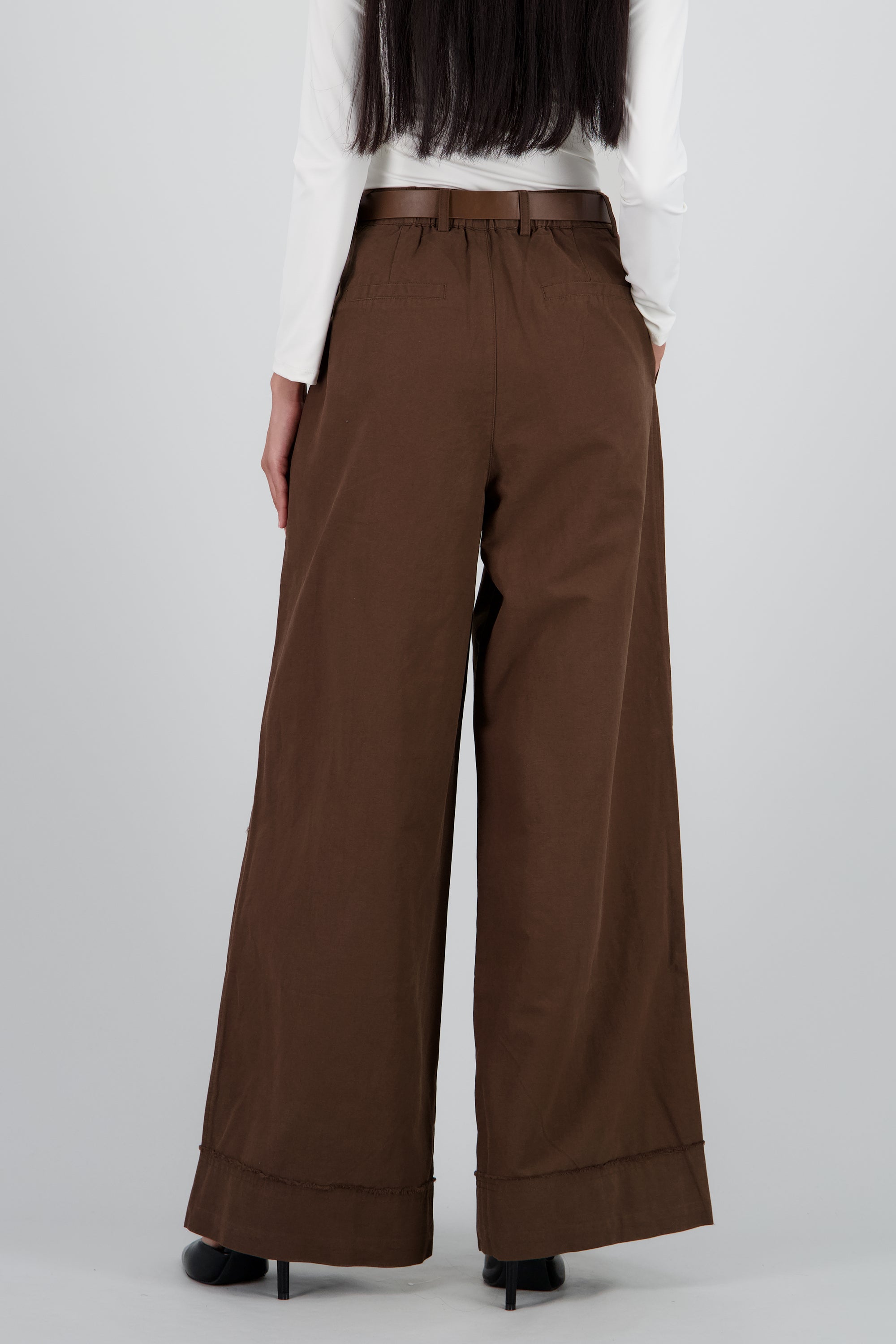 Pantalon amplio con cinturon CHOCOLATE