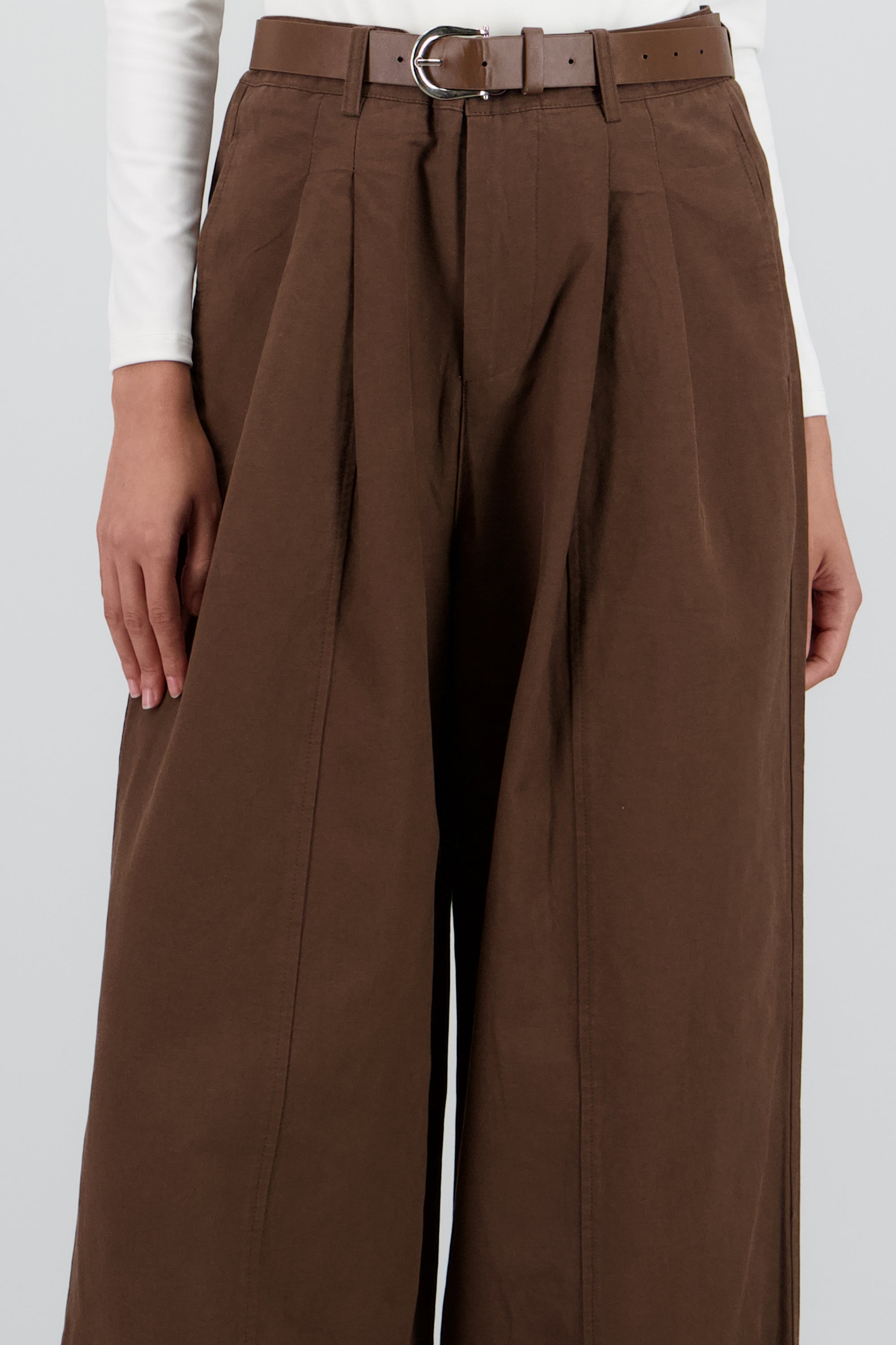 Pantalon amplio con cinturon CHOCOLATE