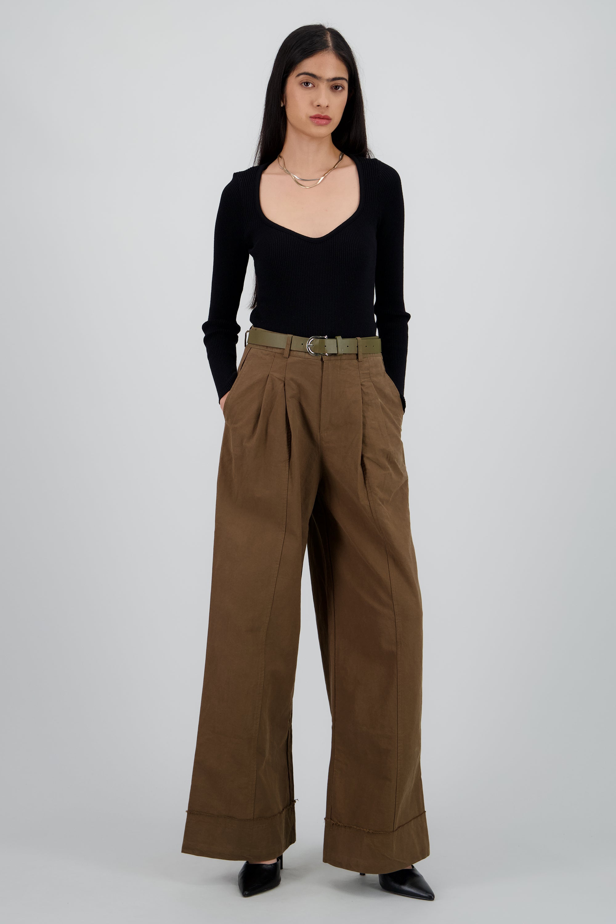 Pantalon amplio con cinturon OLIVO