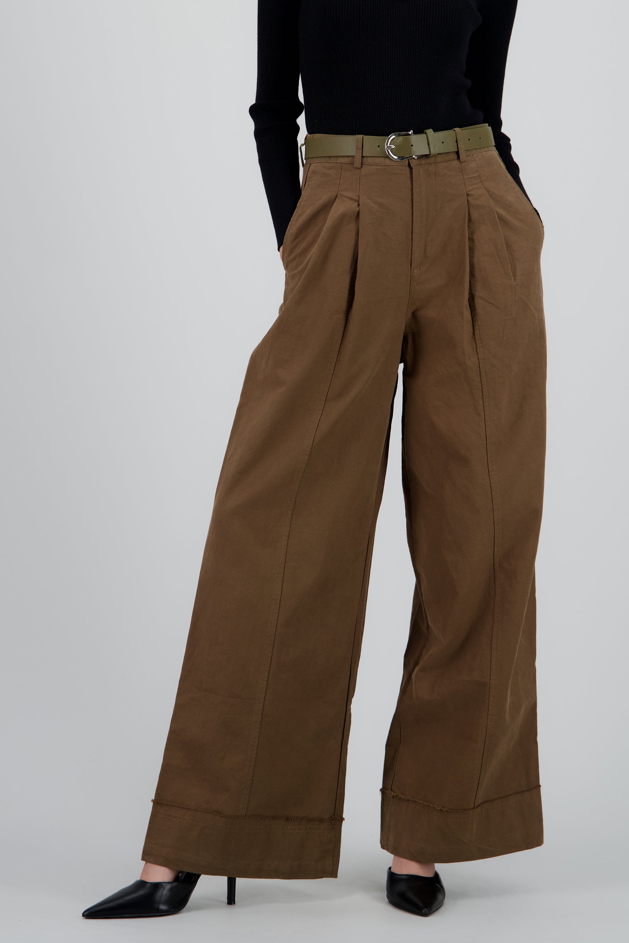 Pantalon amplio con cinturon OLIVO