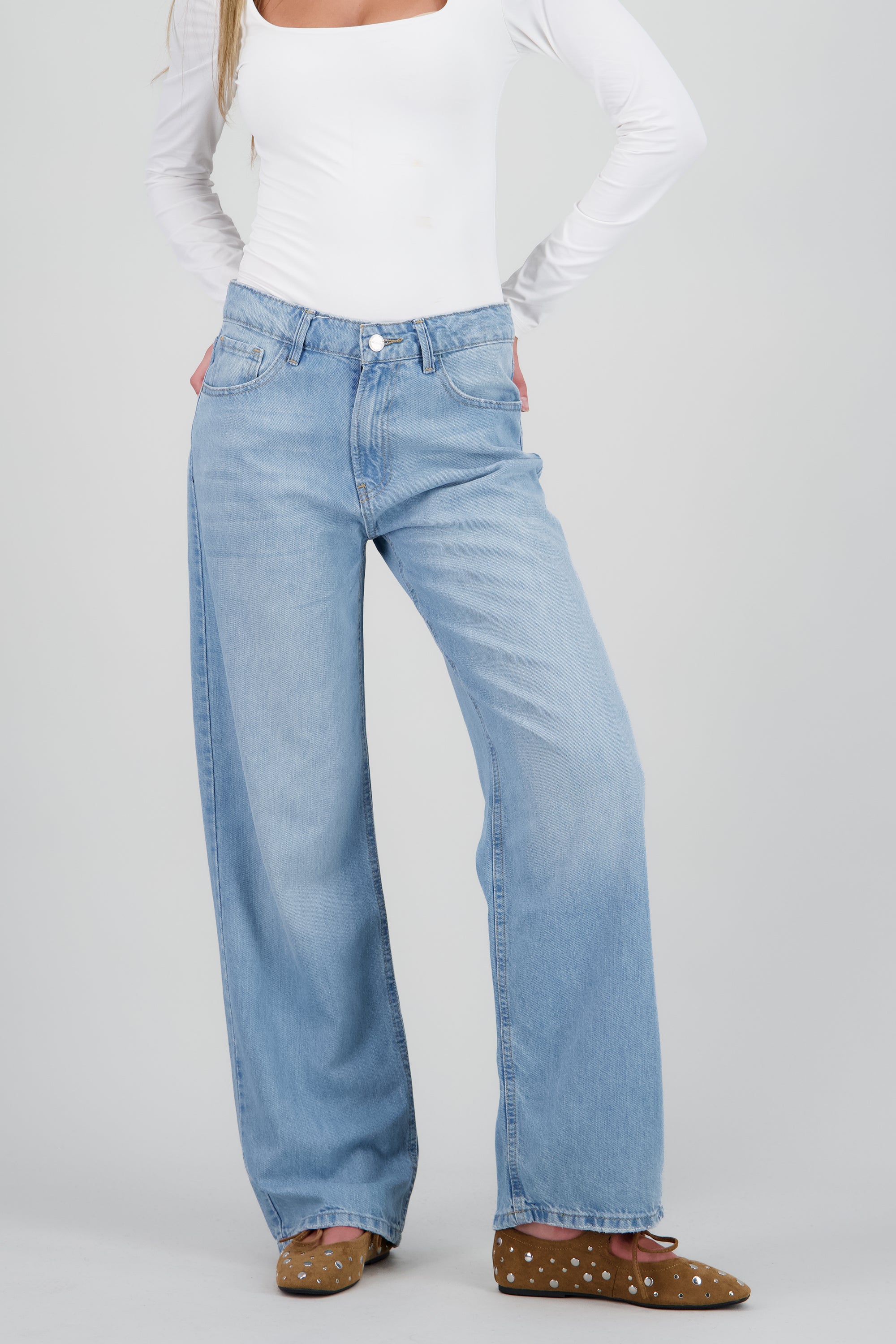 jeans straight mid rise BLEACHED