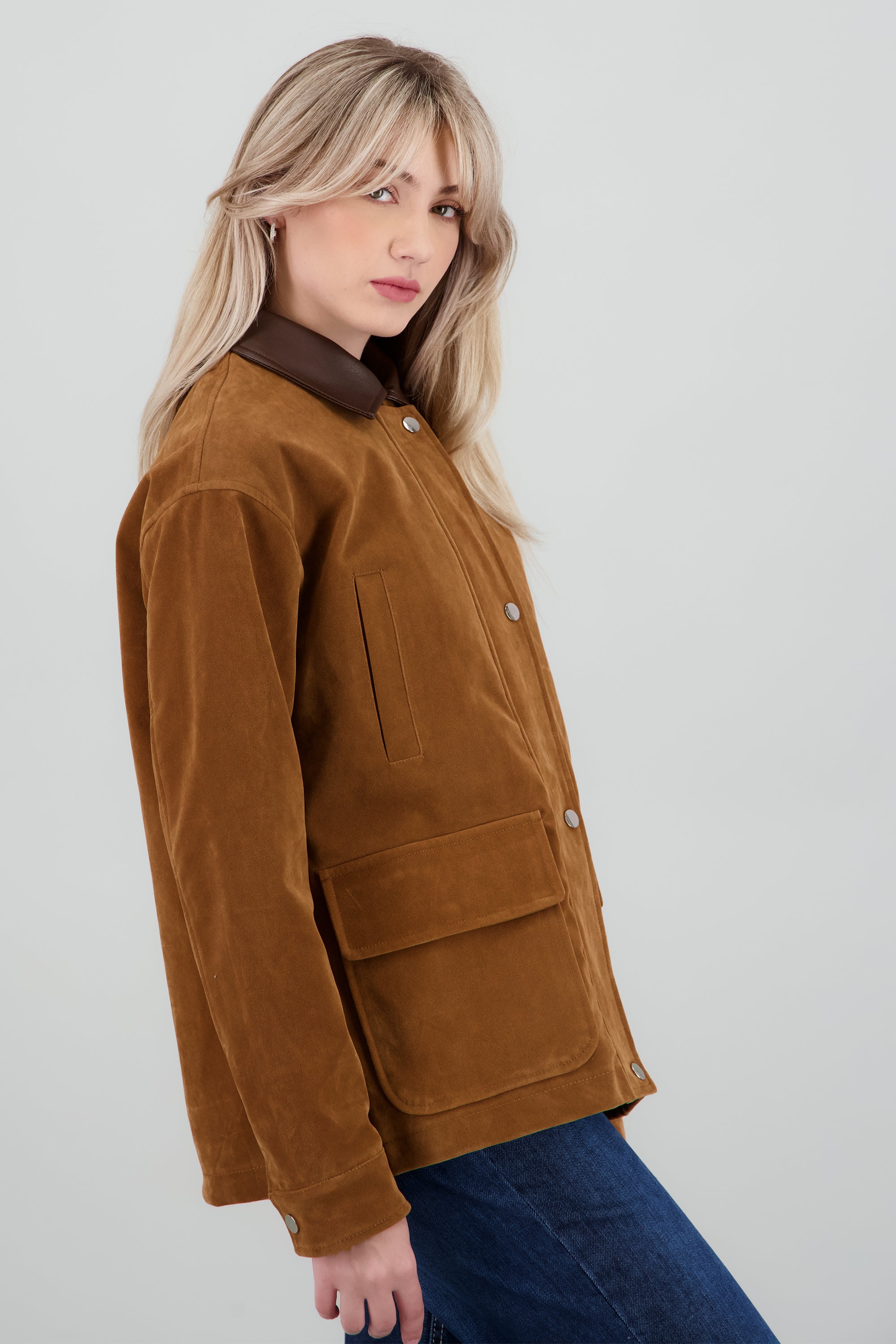 cazadora antelina cuello contraste efecto piel CAMELLO