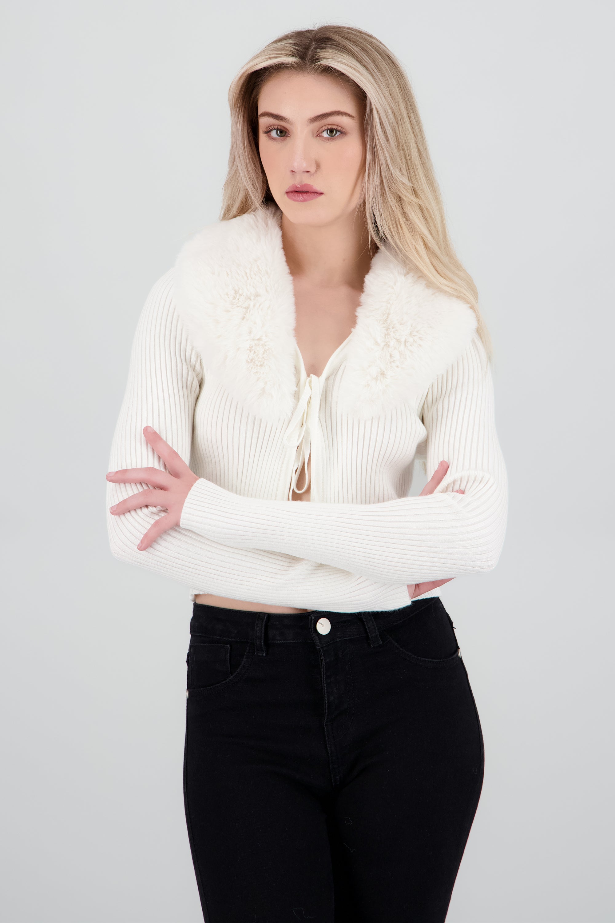 Cardigan detalle pelo cuello CREMA