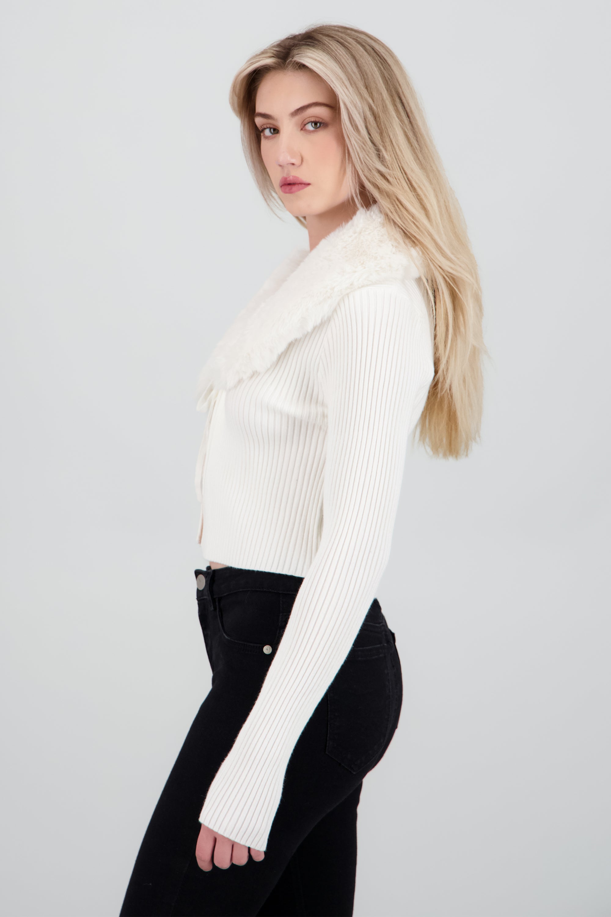 Cardigan detalle pelo cuello CREMA