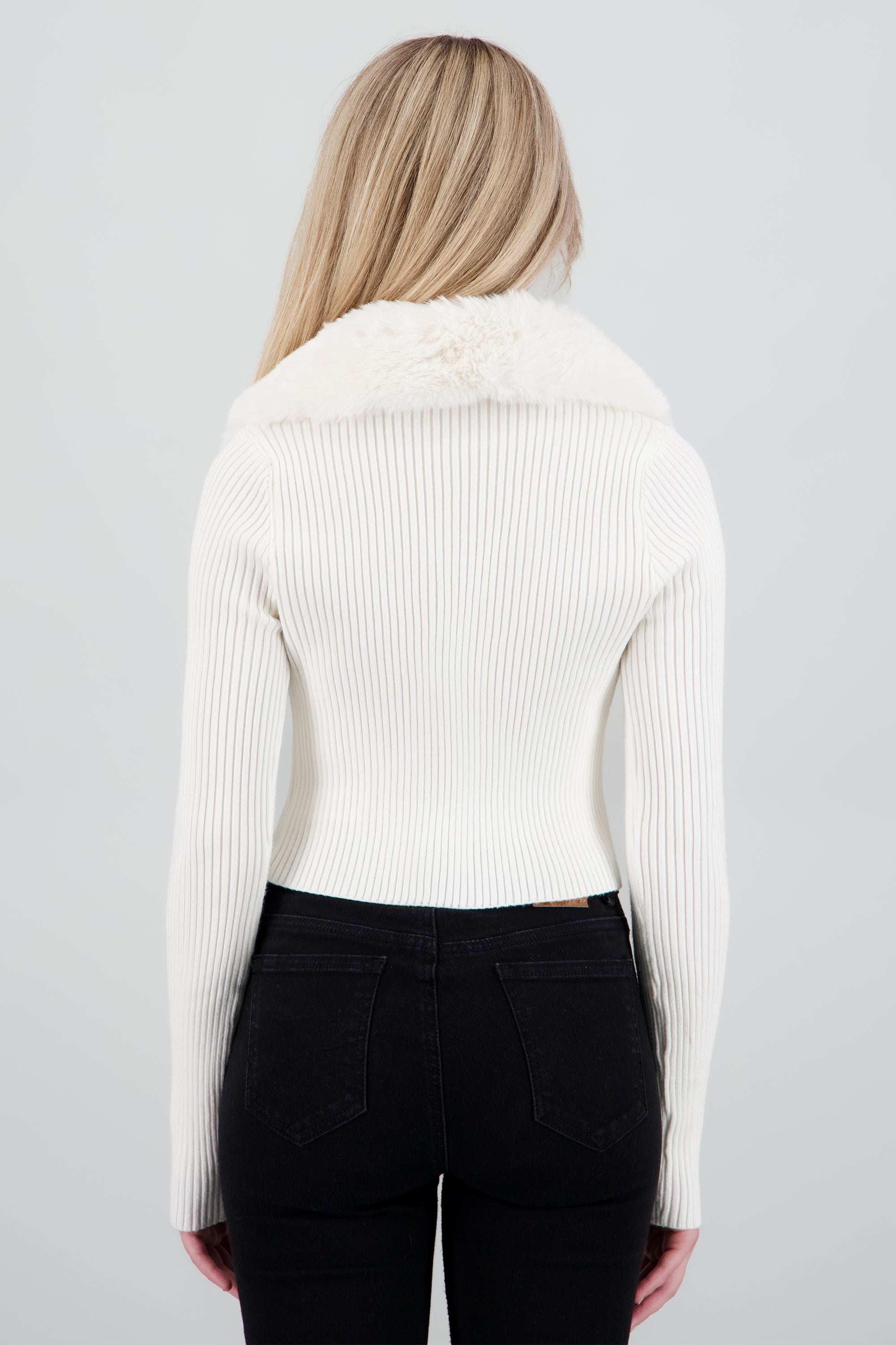 Cardigan detalle pelo cuello CREMA