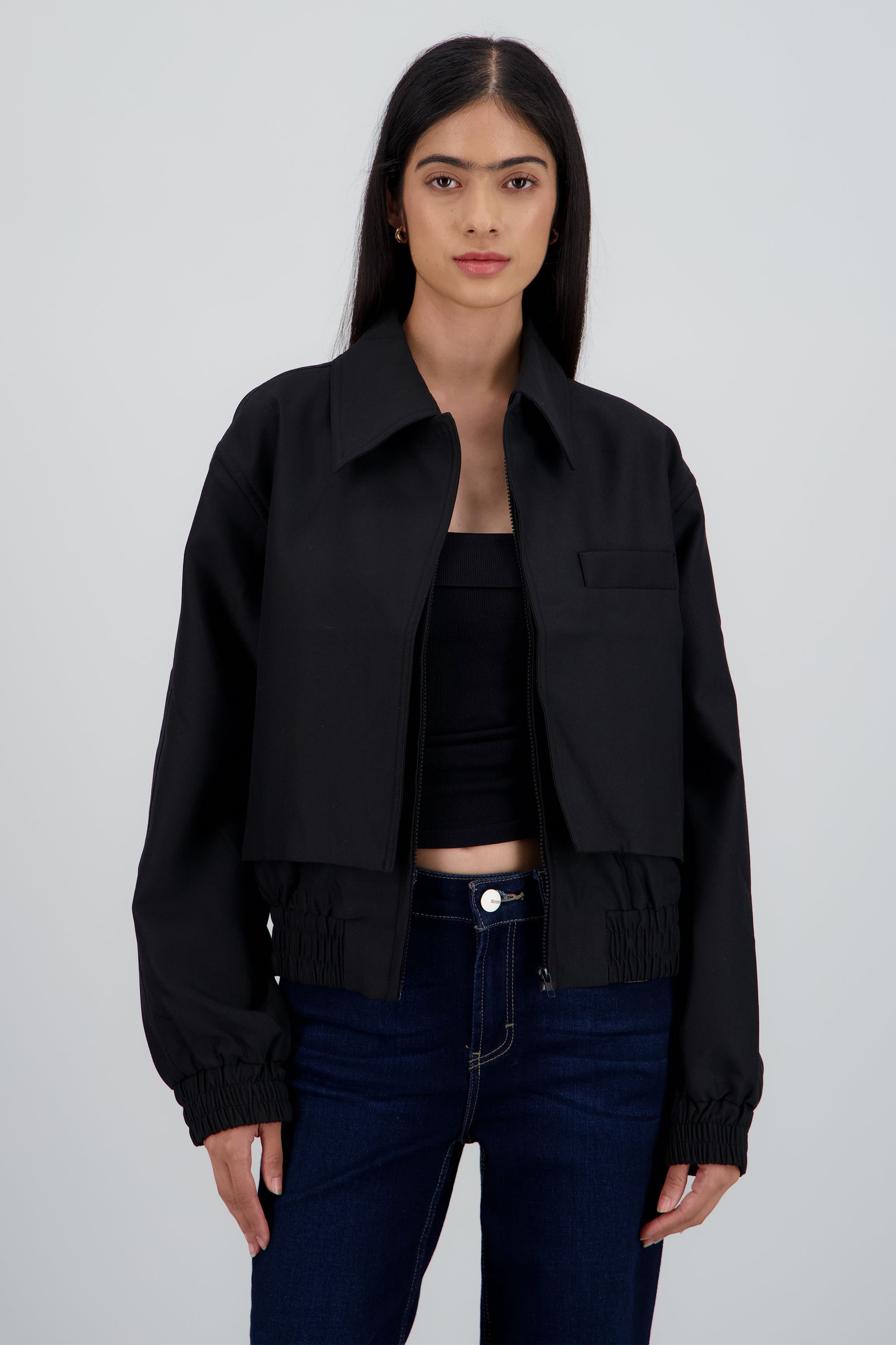 Chamarra lisa detalle cuello NEGRO