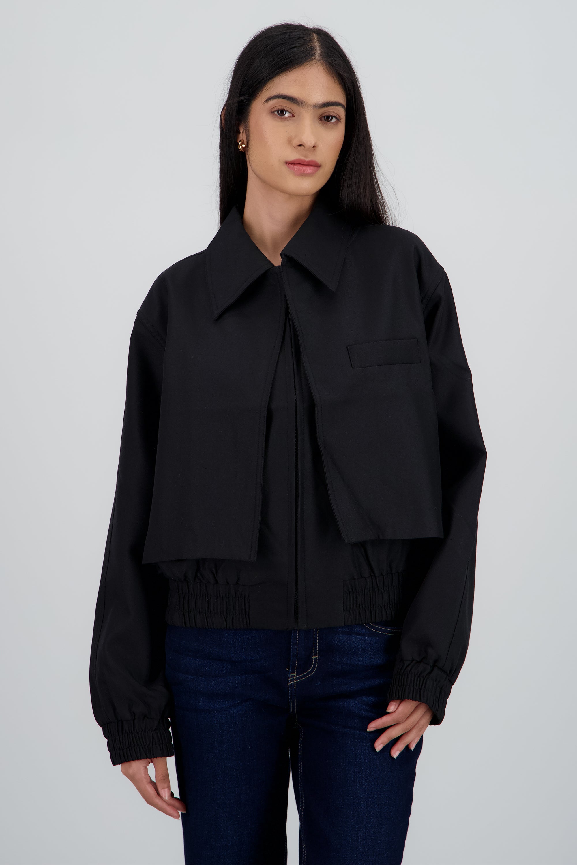 Chamarra lisa detalle cuello NEGRO