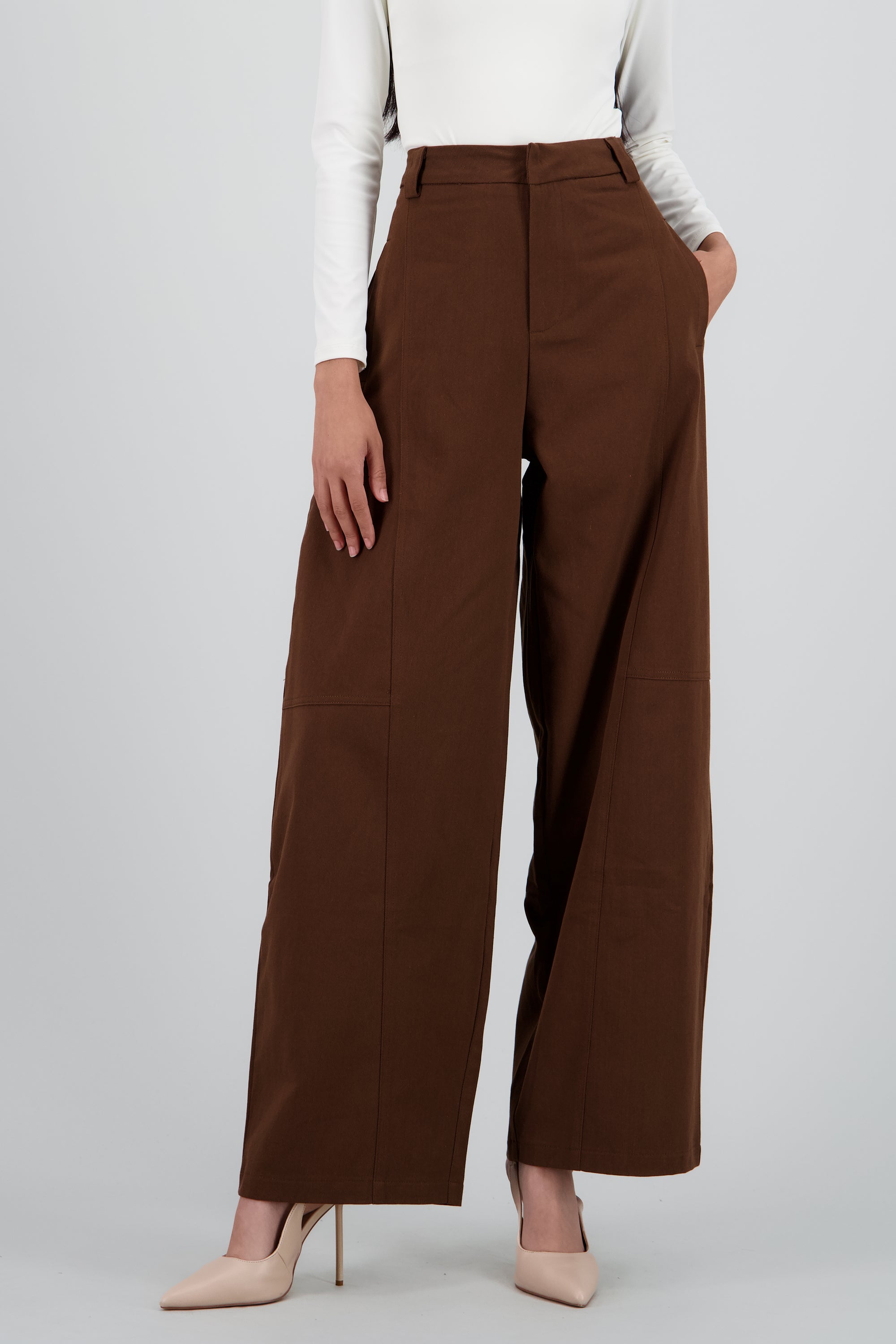 Pantalon amplio detalle pinza CHOCOLATE