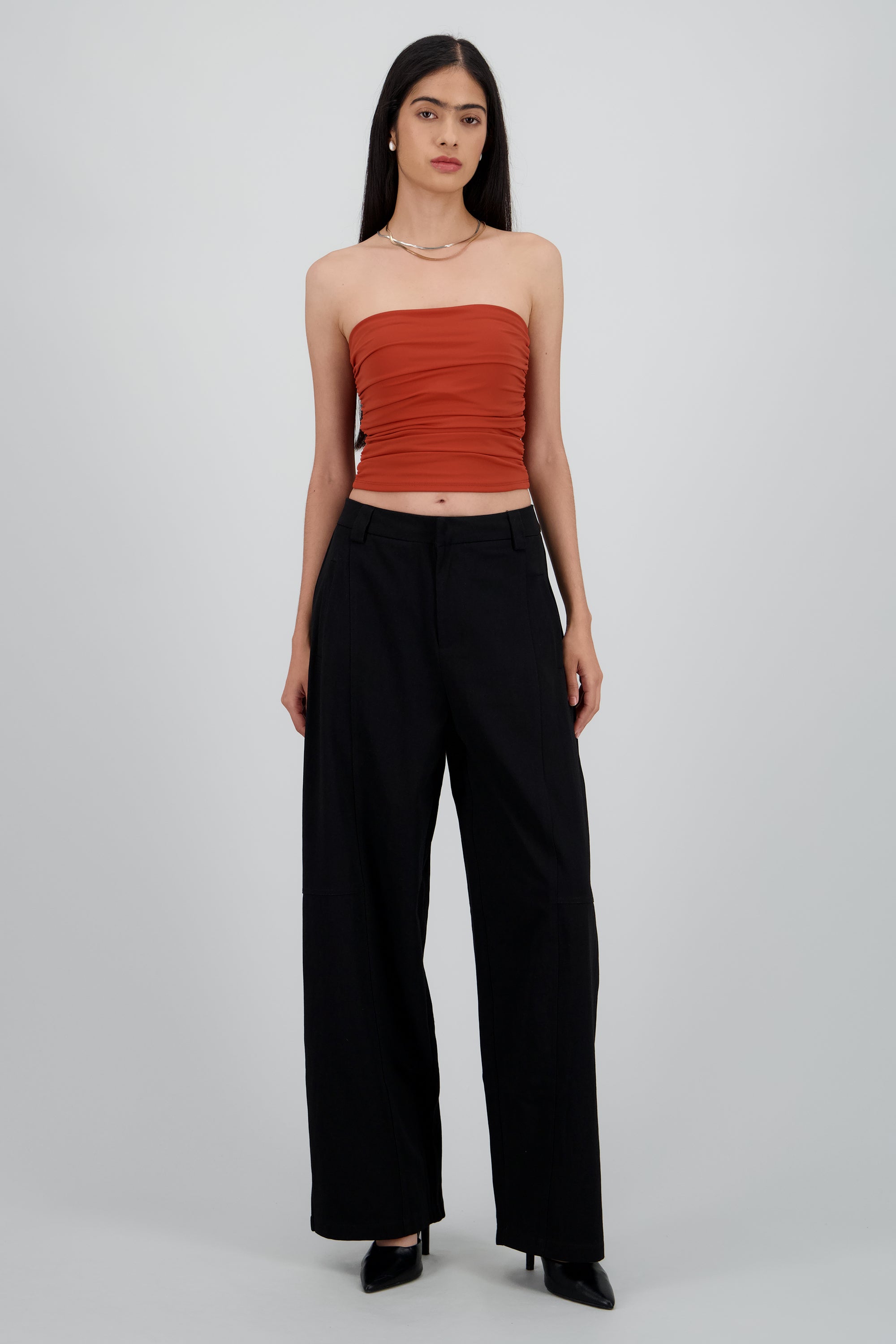 Pantalon amplio detalle pinza NEGRO