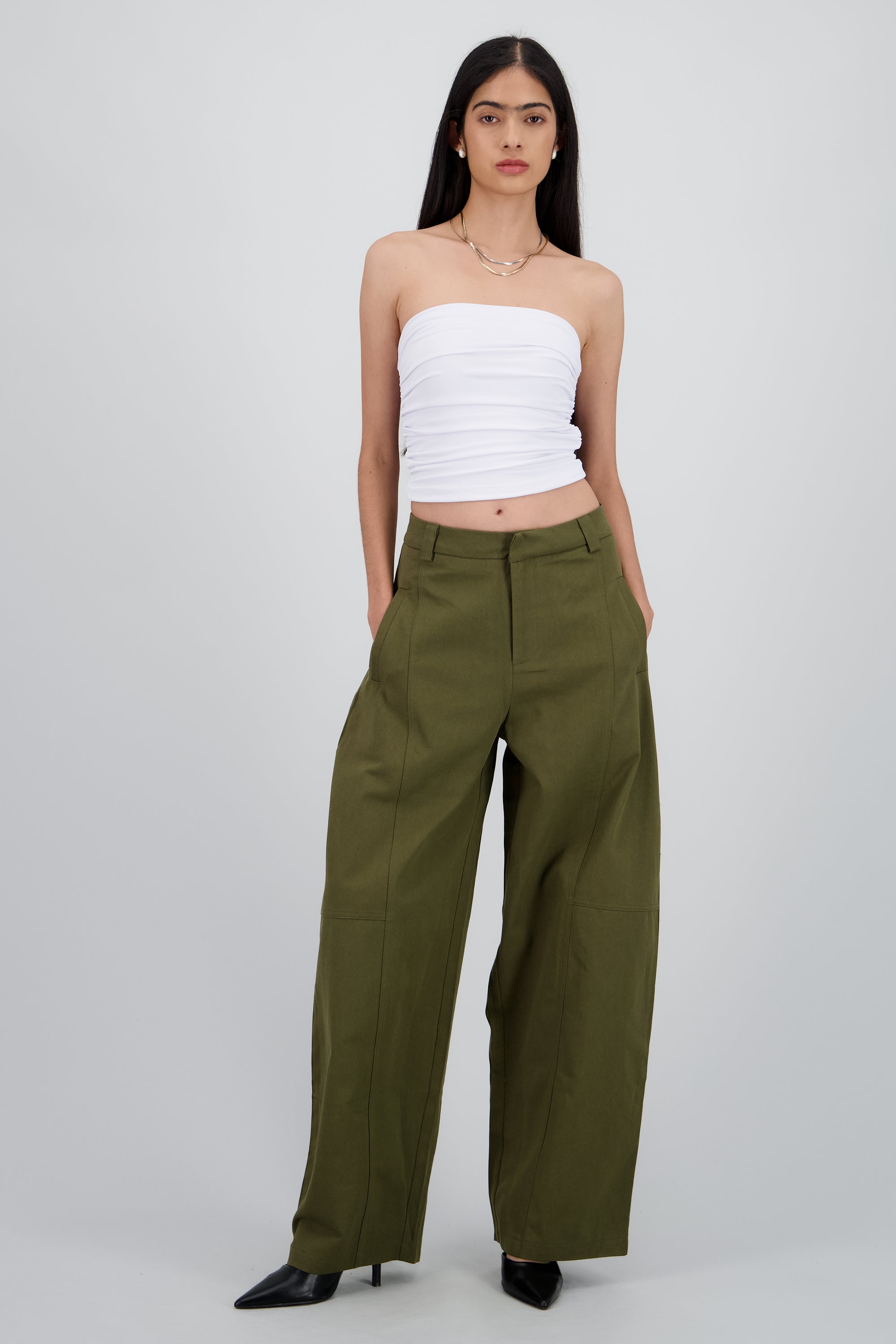 Pantalon amplio detalle pinza OLIVO
