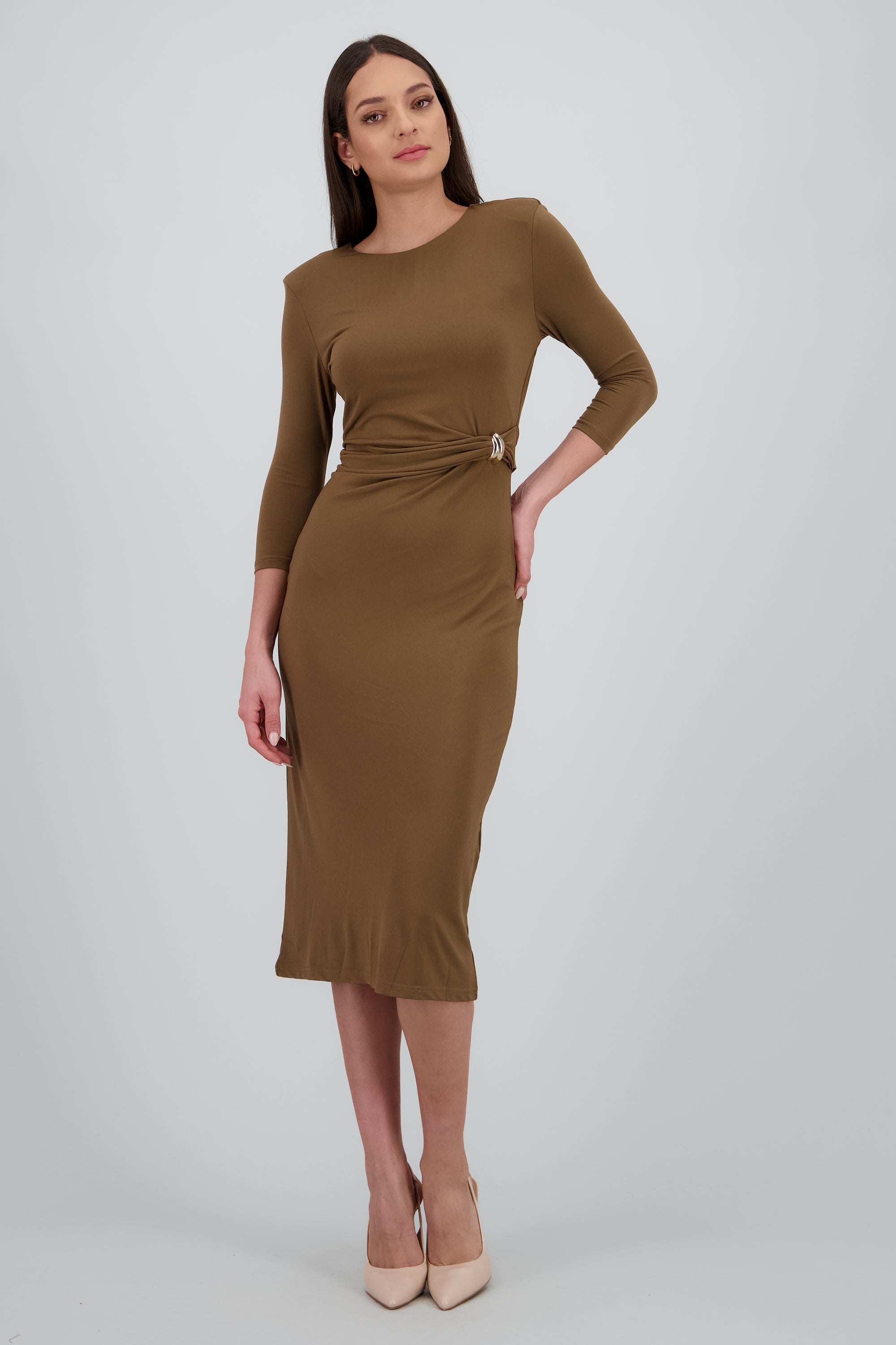Vestido maxi sin manga detalle frunce CHOCOLATE