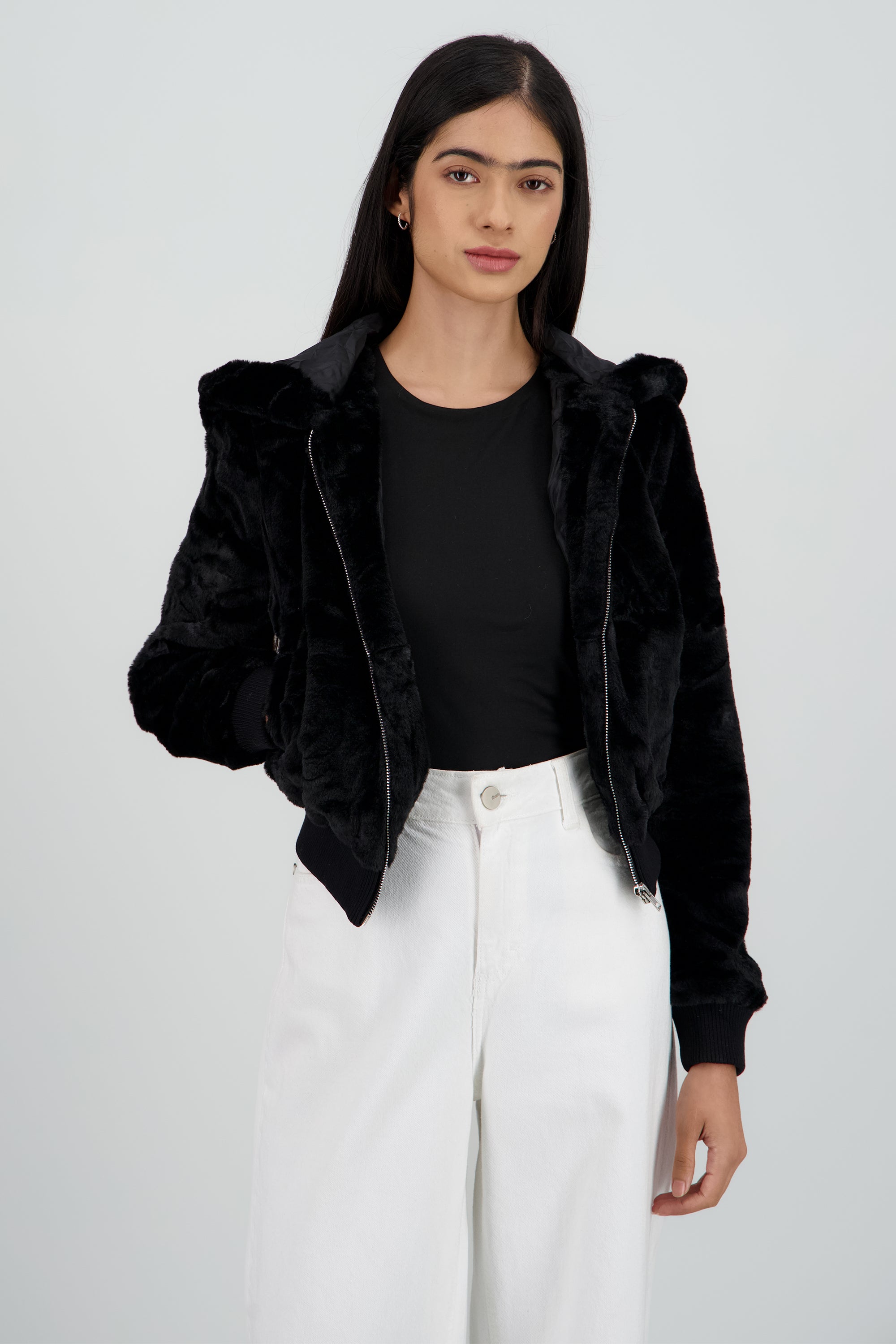 Chamarra pelo con gorro NEGRO