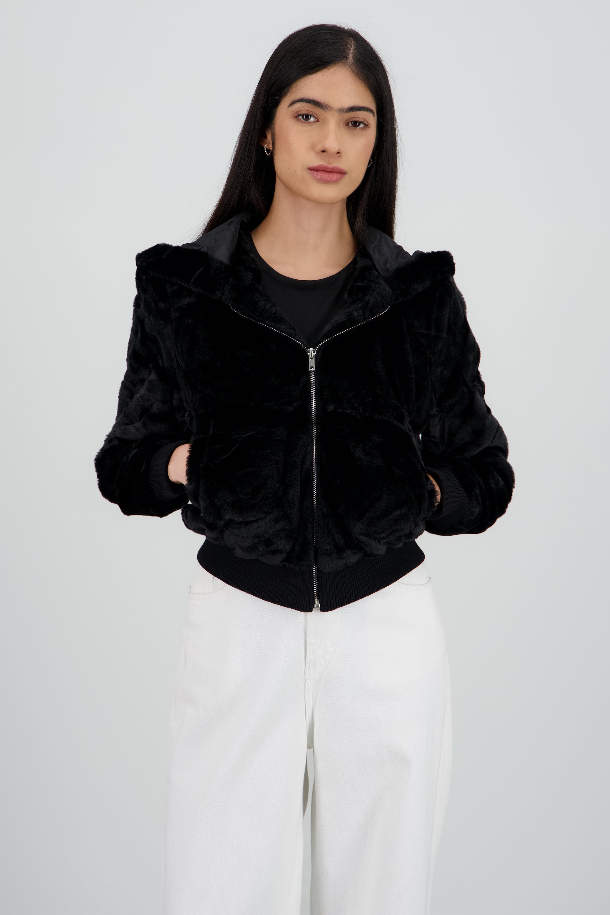 Chamarra pelo con gorro NEGRO
