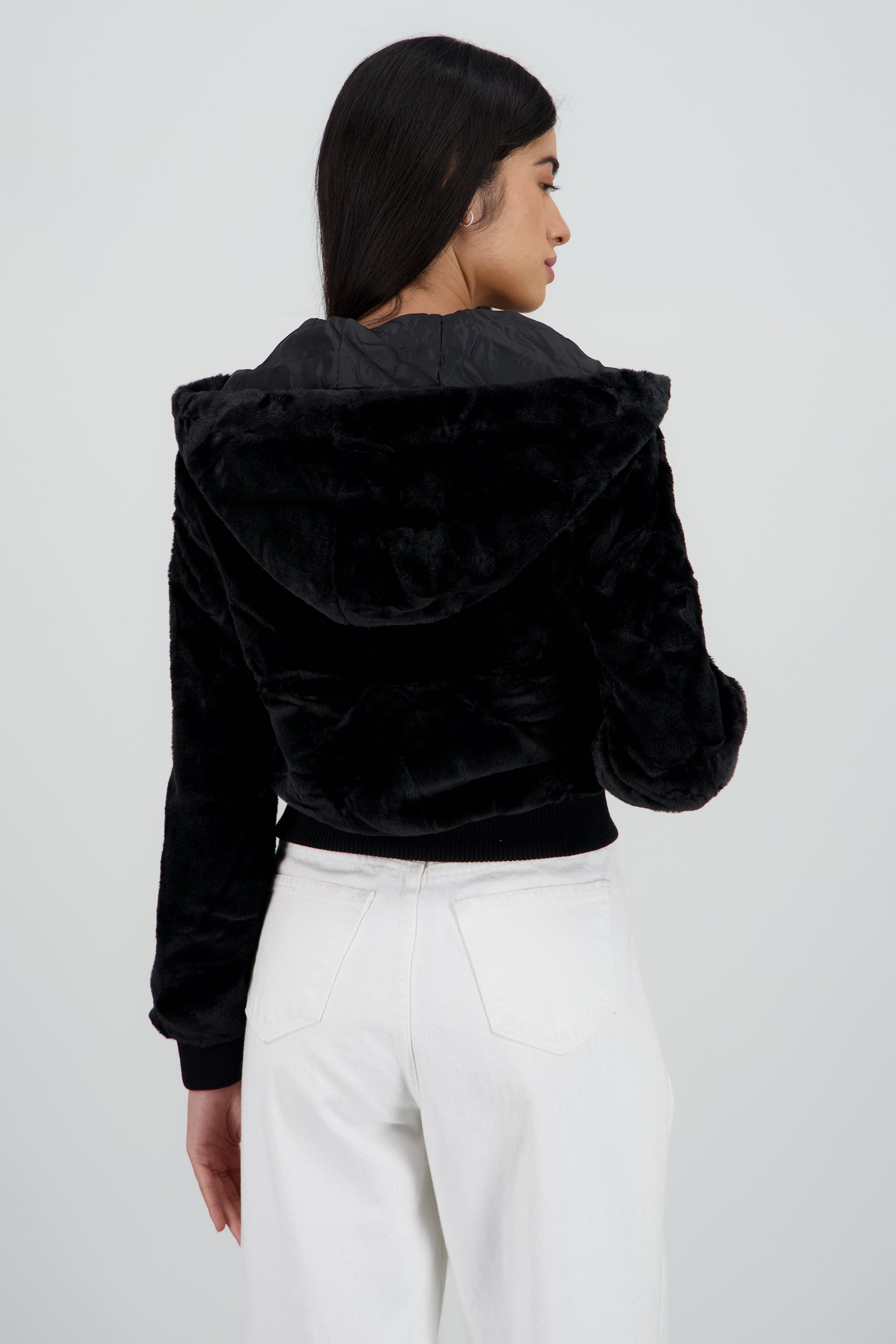 Chamarra pelo con gorro NEGRO