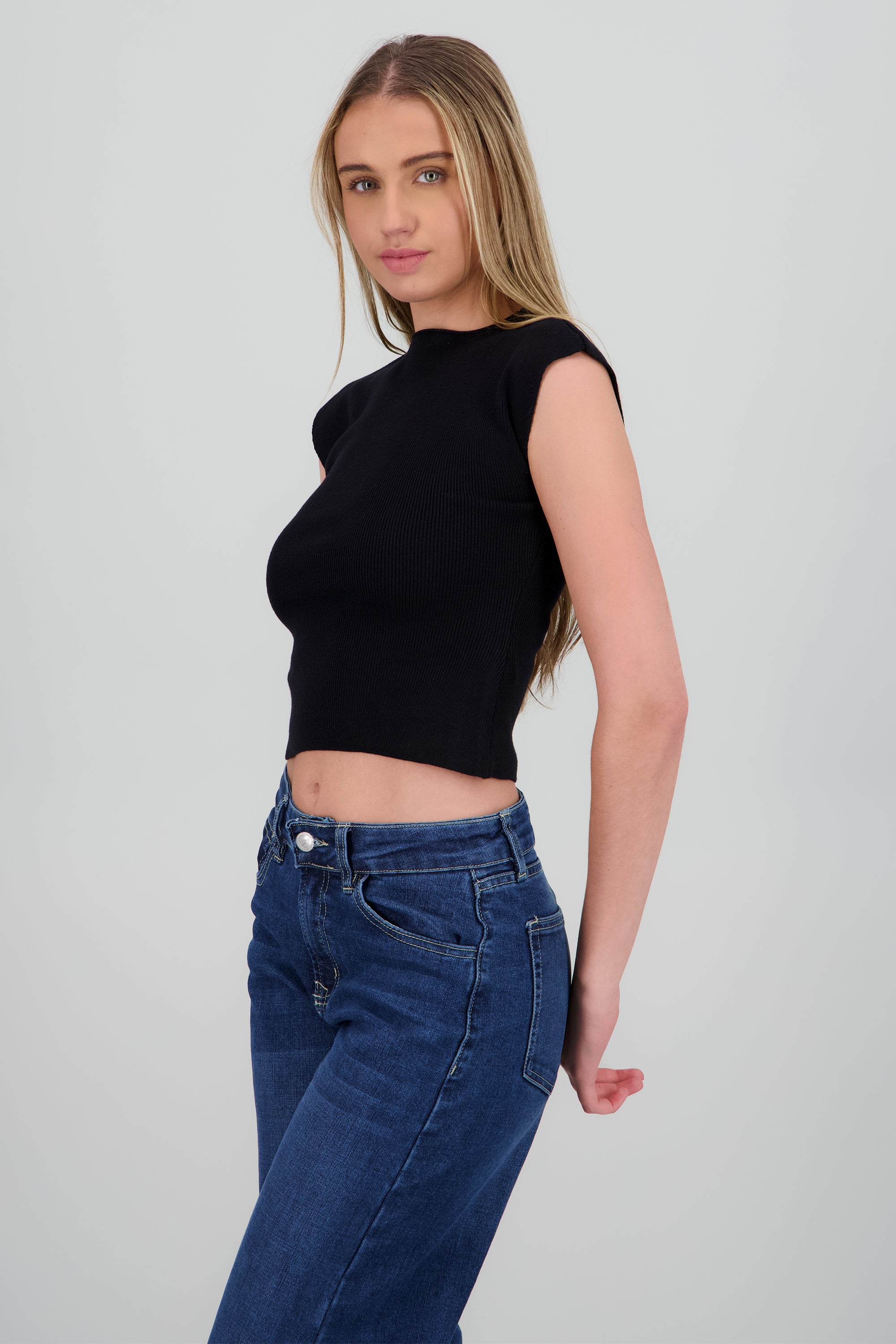 Top tejido liso manga corta NEGRO