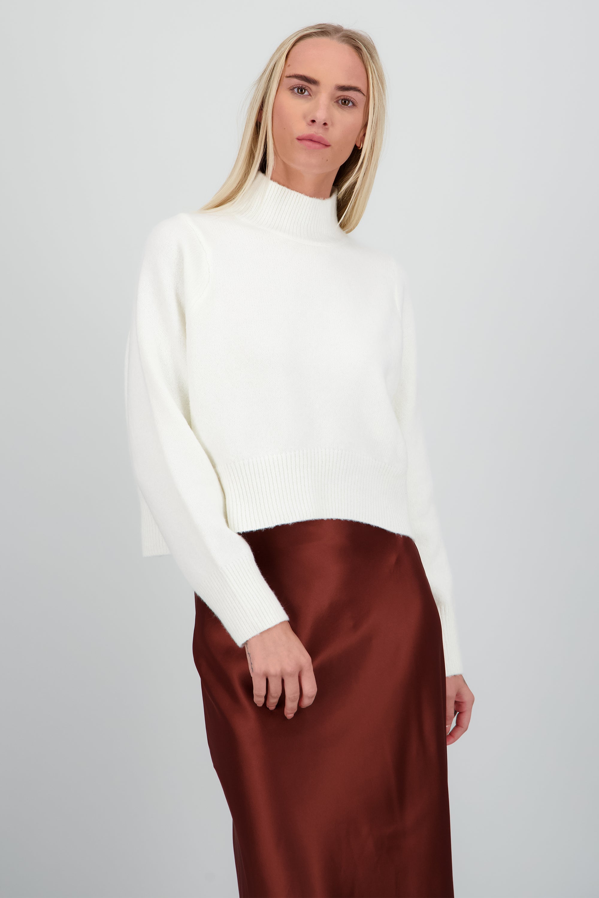 Sueter liso cuello alto BLANCO