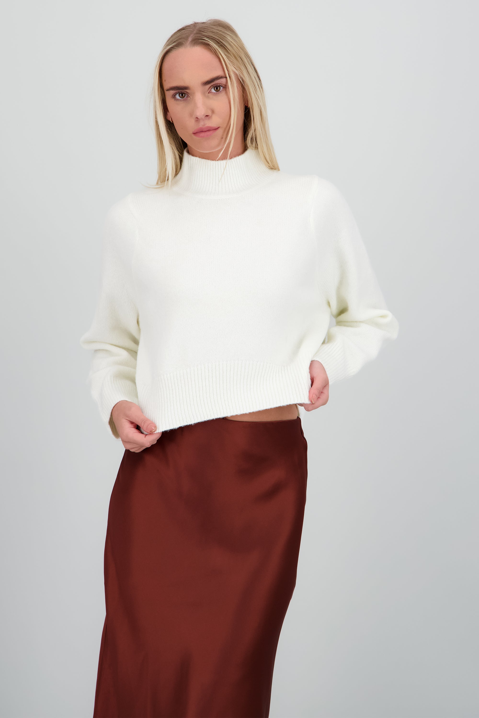 Sueter liso cuello alto BLANCO