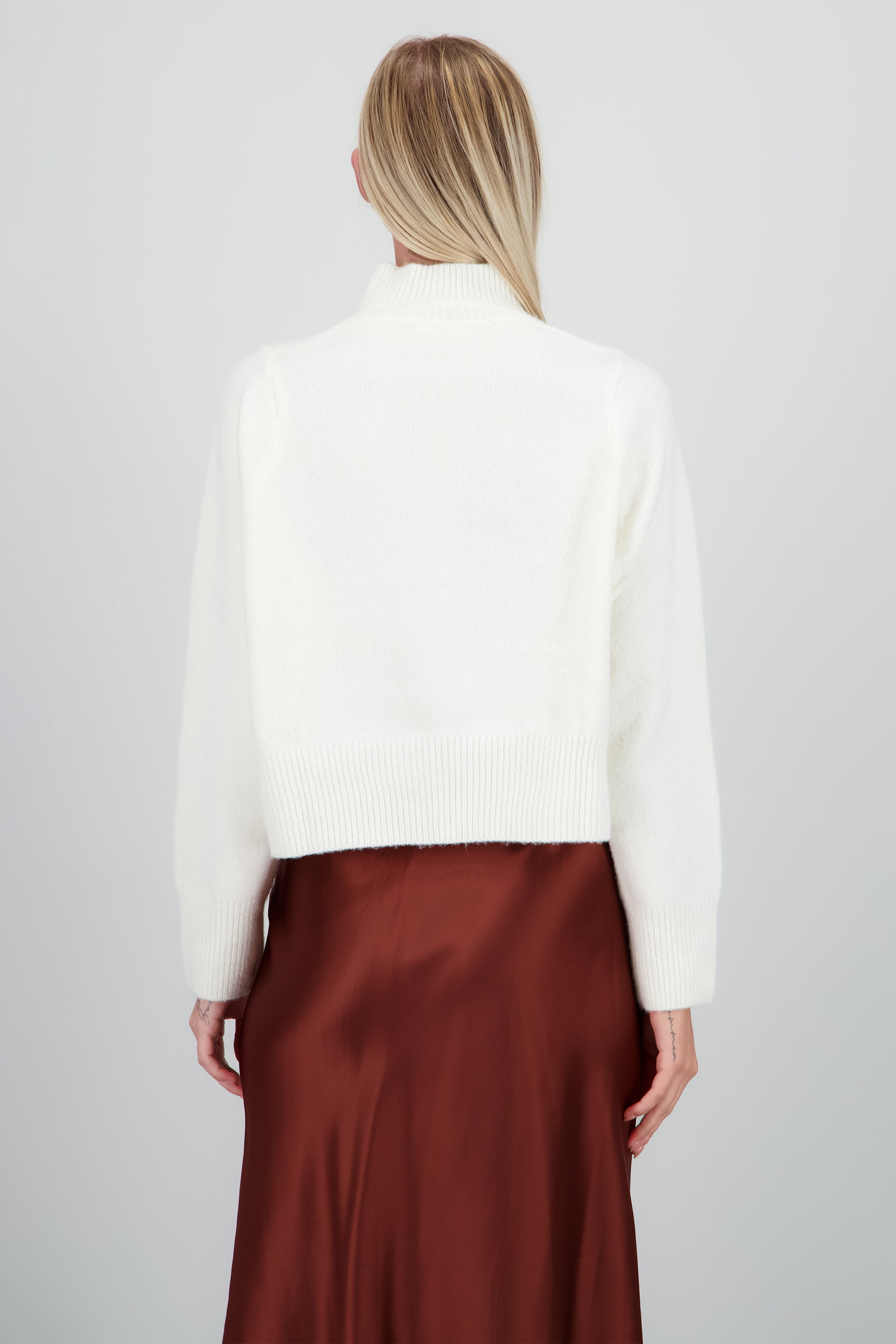 Sueter liso cuello alto BLANCO