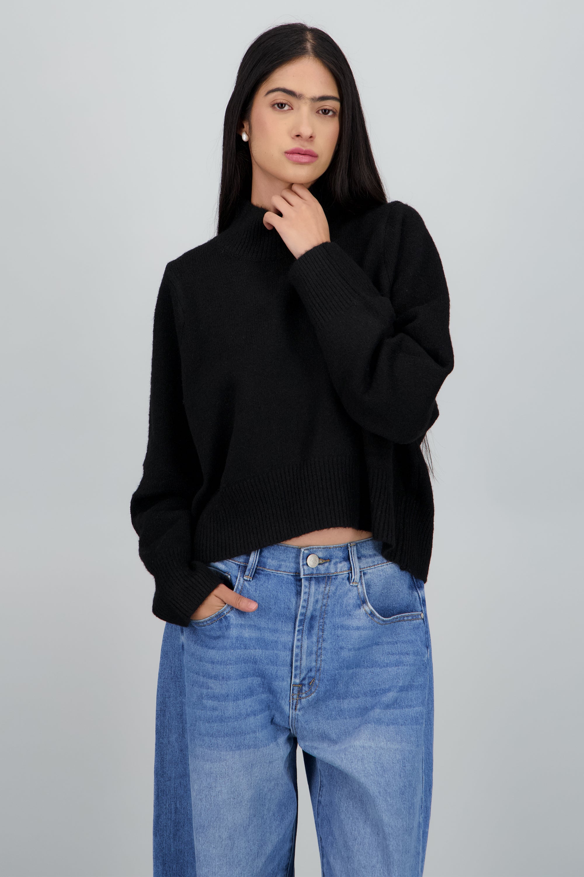 Sueter liso cuello alto NEGRO