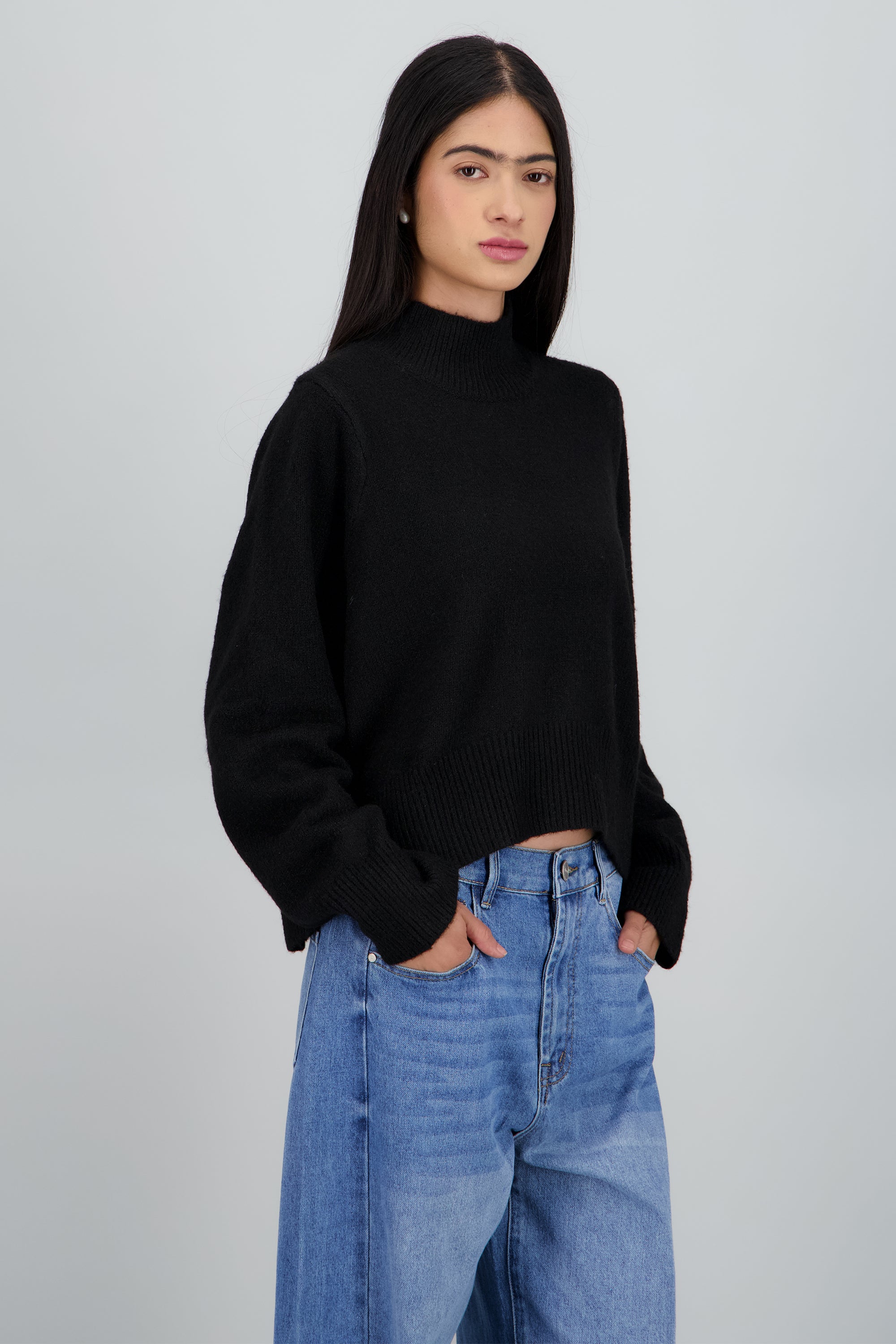 Sueter liso cuello alto NEGRO