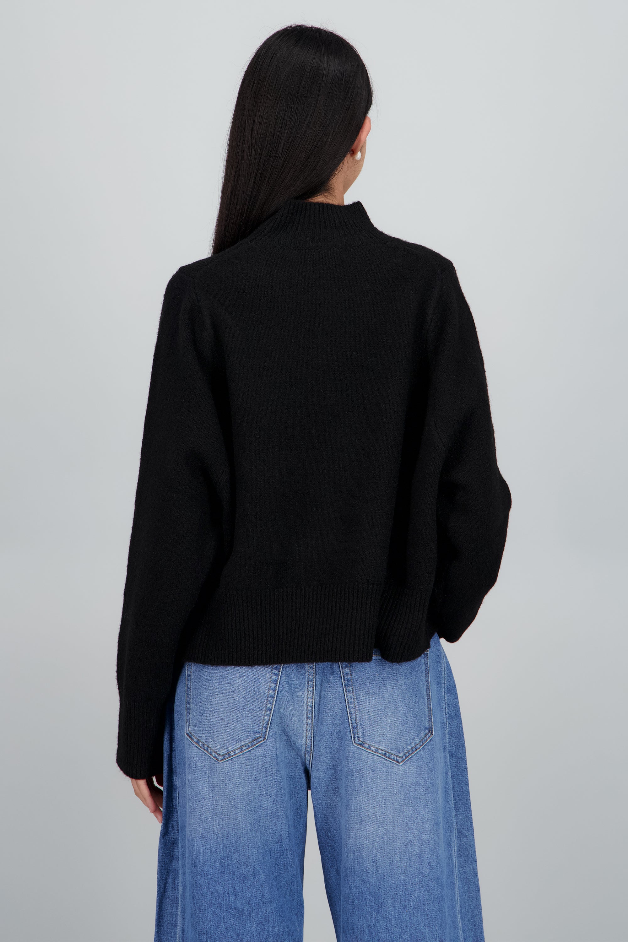 Sueter liso cuello alto NEGRO