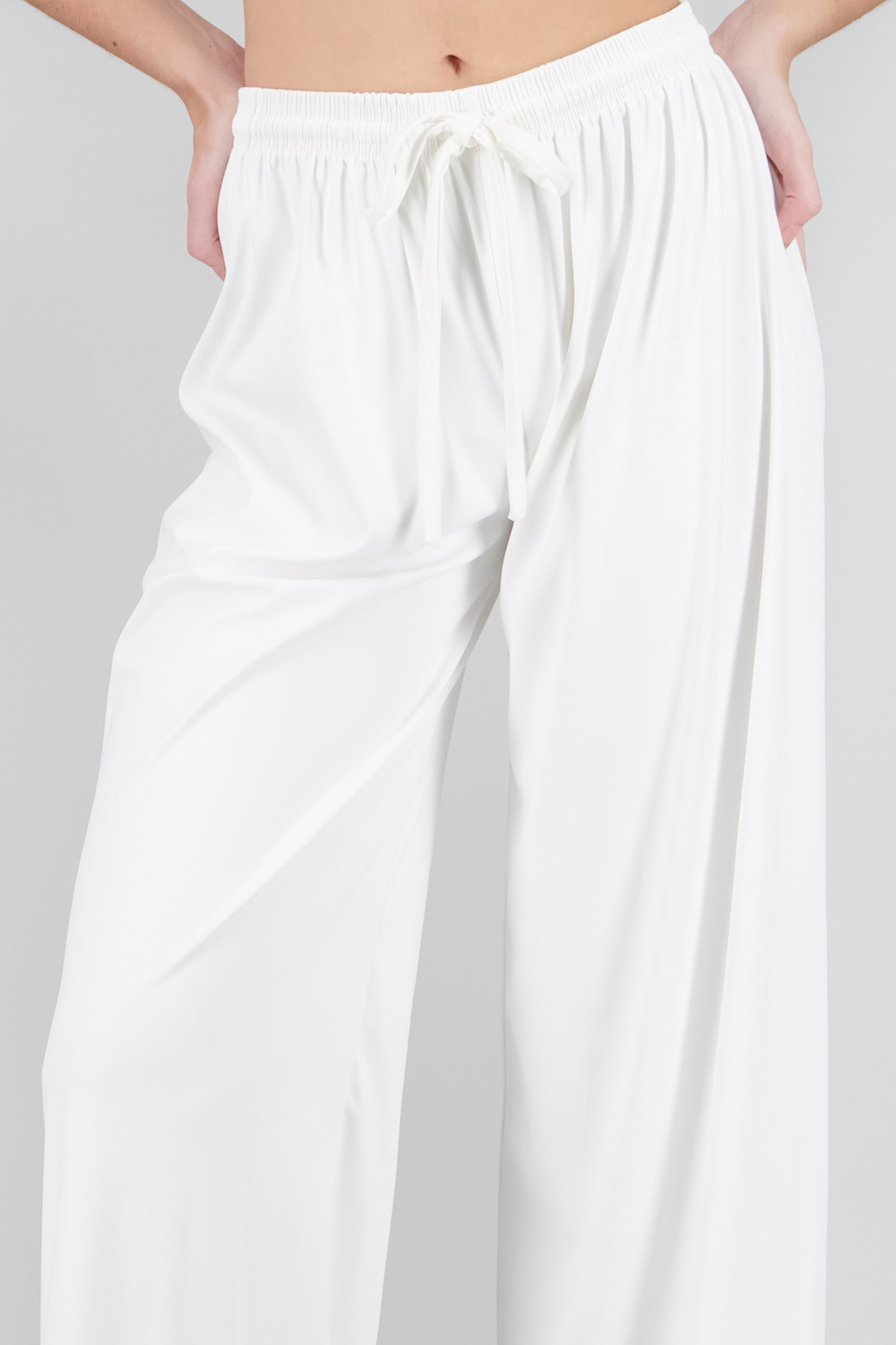 Pantalon fluido sin costuras HUESO