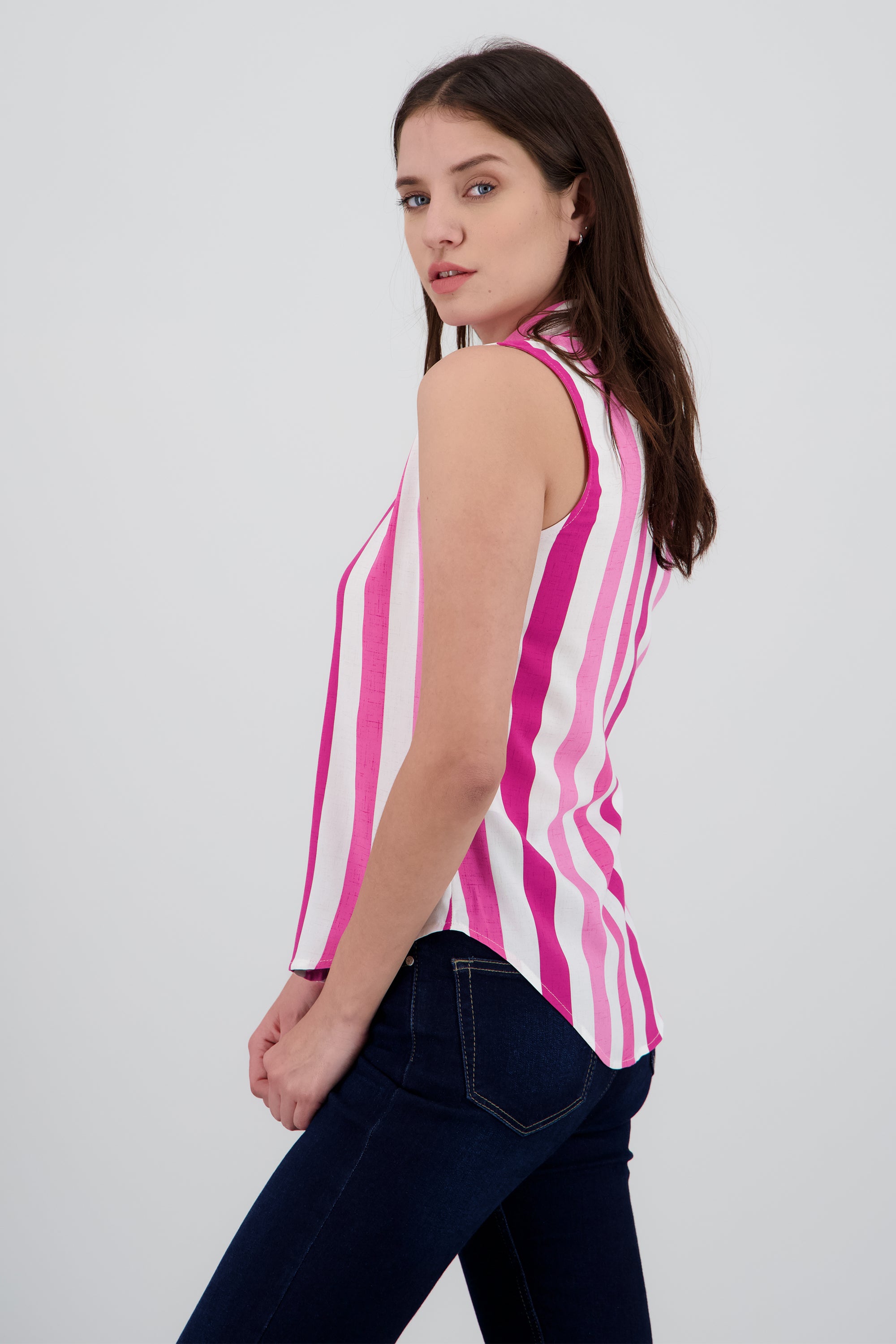 Blusa sin manga detalle botones cuello ROSA COMBO