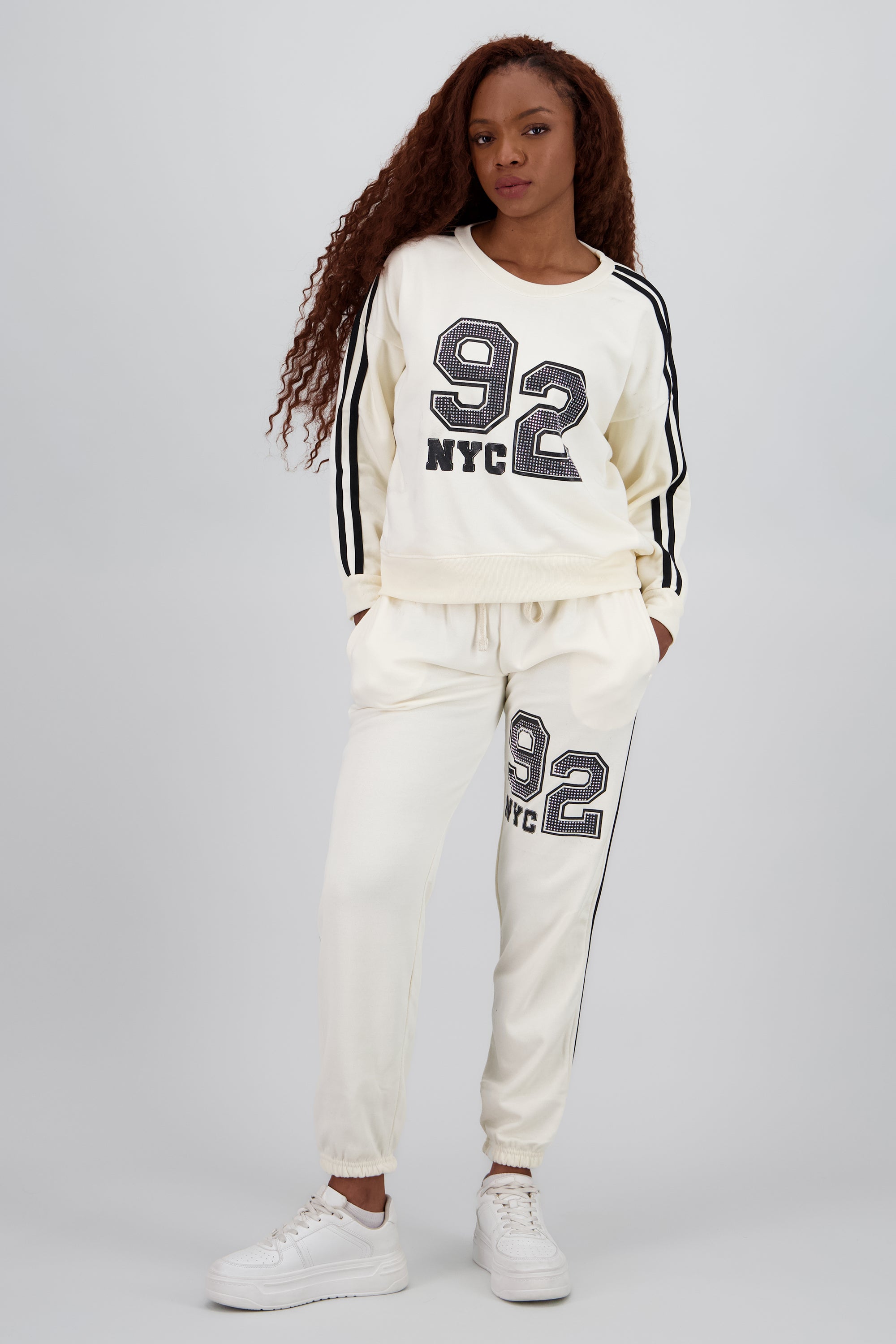 Pantalon jogger contraste detalle brillos CREMA