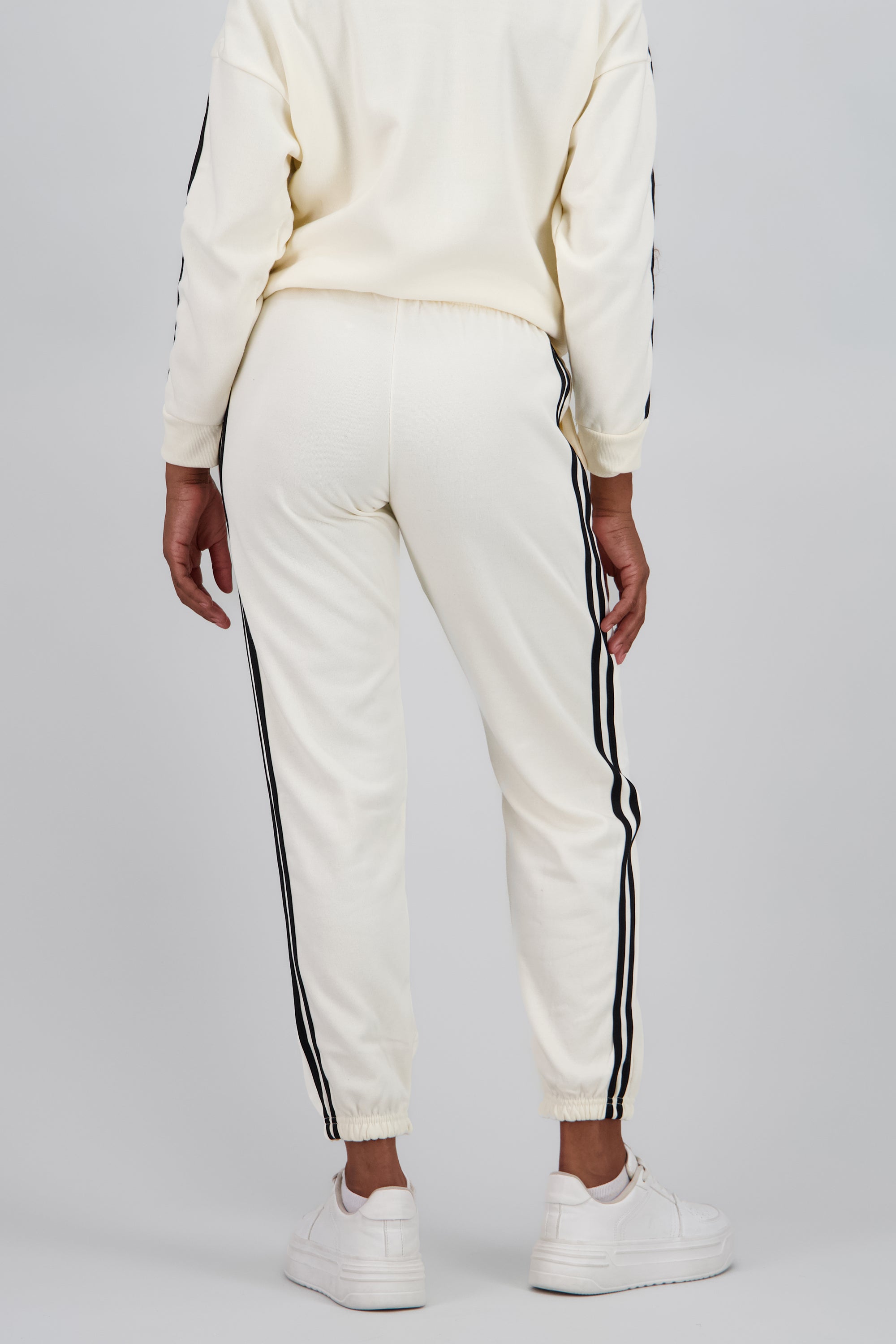 Pantalon jogger contraste detalle brillos CREMA