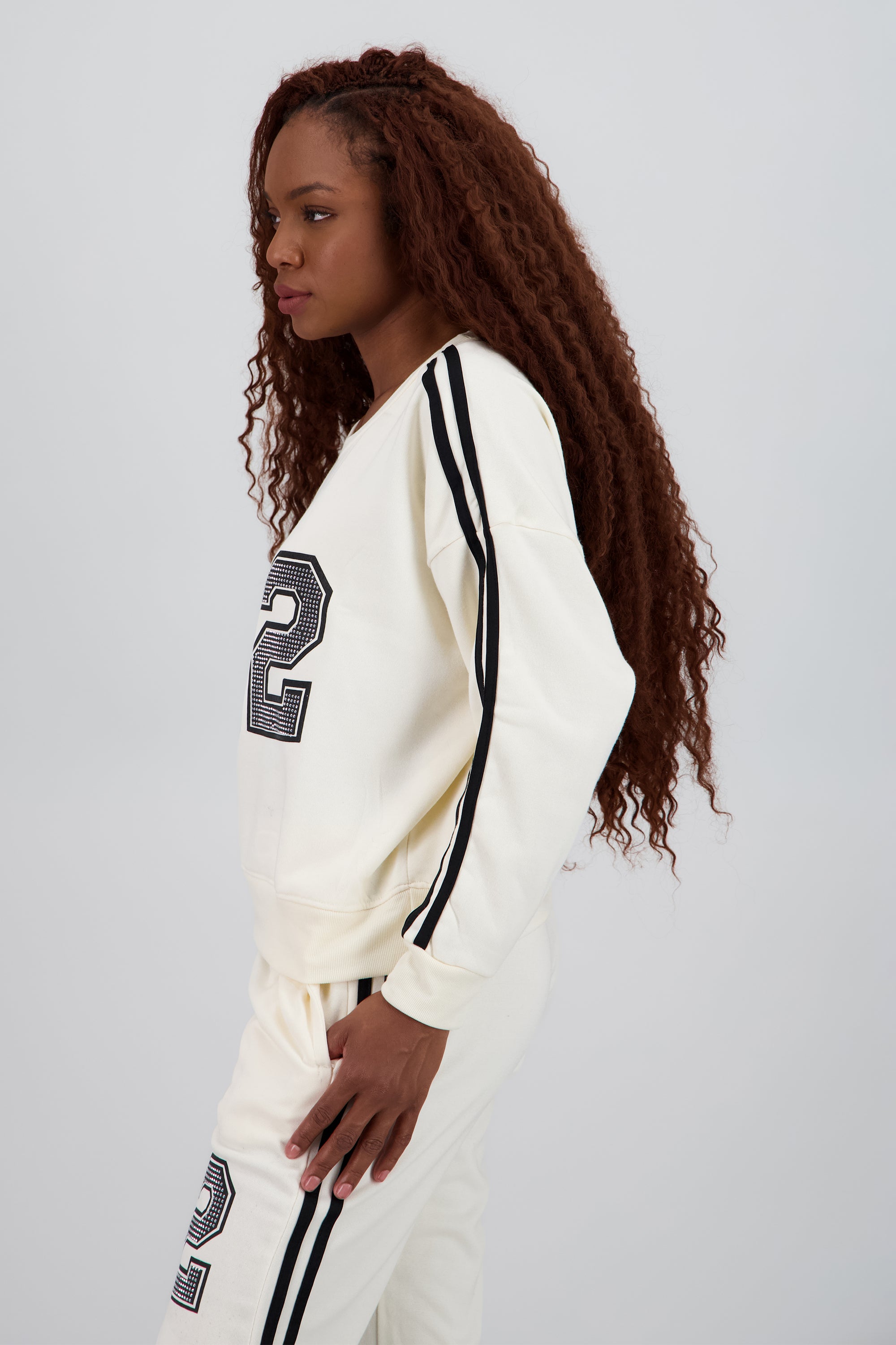 Sudadera contraste detalle brillos CREMA