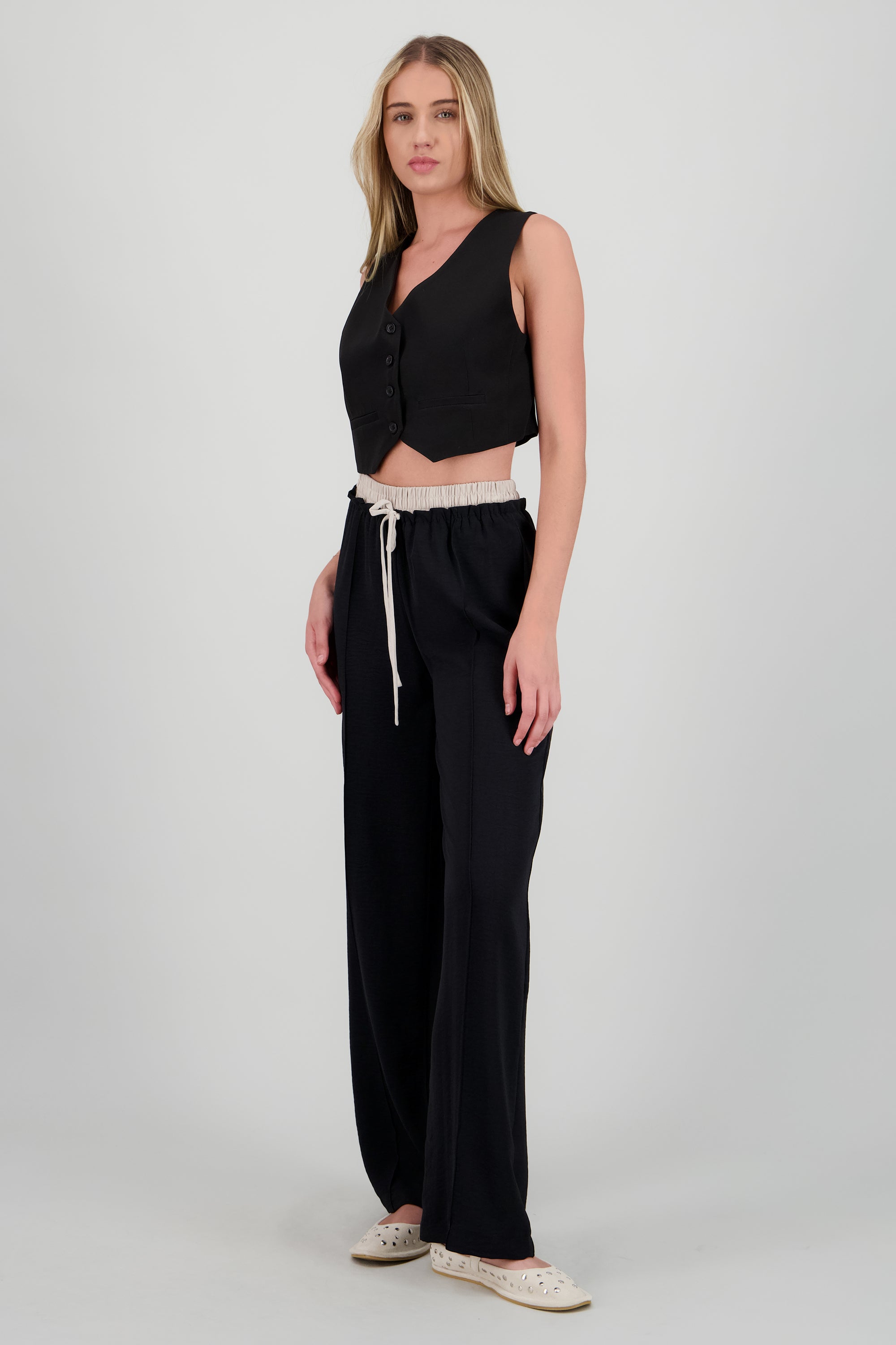 Pantalon ligero detalles contraste pretina hyps NEGRO COMBO