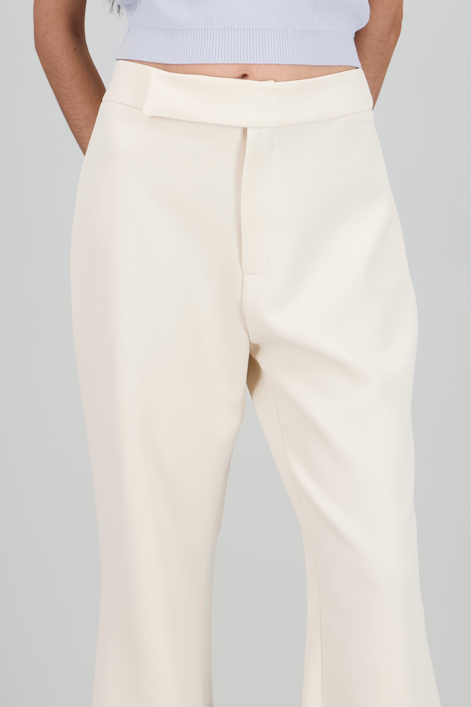 Pantalon sastreado flare CREMA