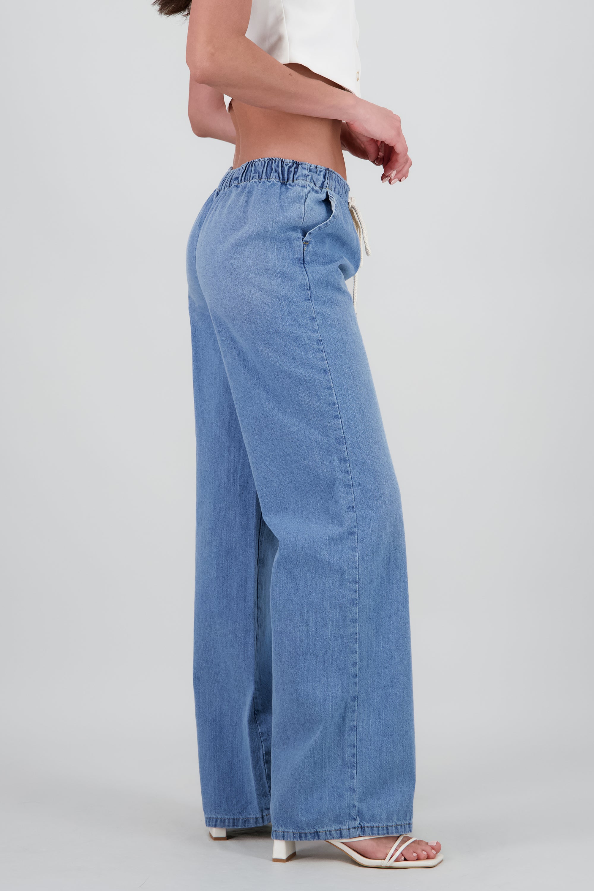 Pantalón de denim con cordón de ajuste MEDIUM WASH