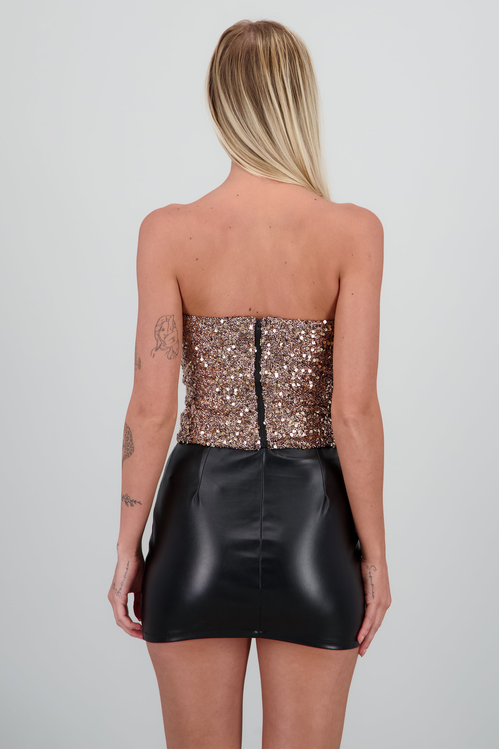 Top bandeau lentejuelas escote nudo con cut outs COBRE